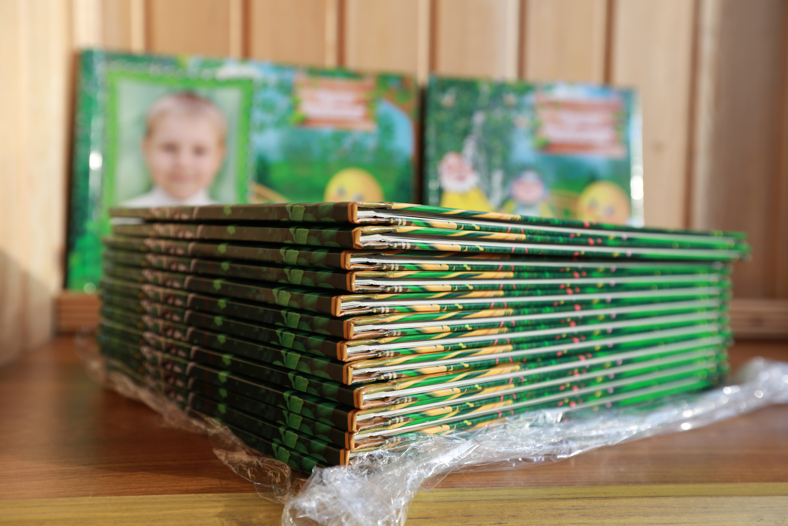 Готовые выпускные альбомы. Medlori fotobook Выпускные альбомы в Липецке Лариса Медведева