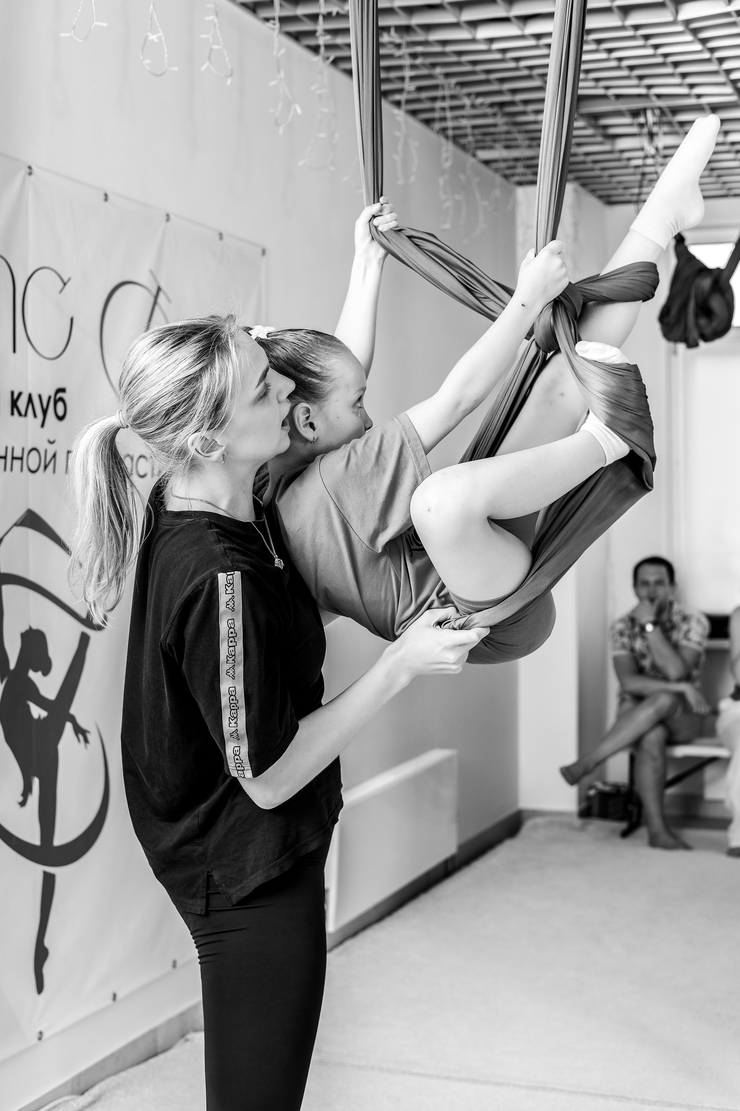 Детская аэройога. Фотограф Надршина Лилия