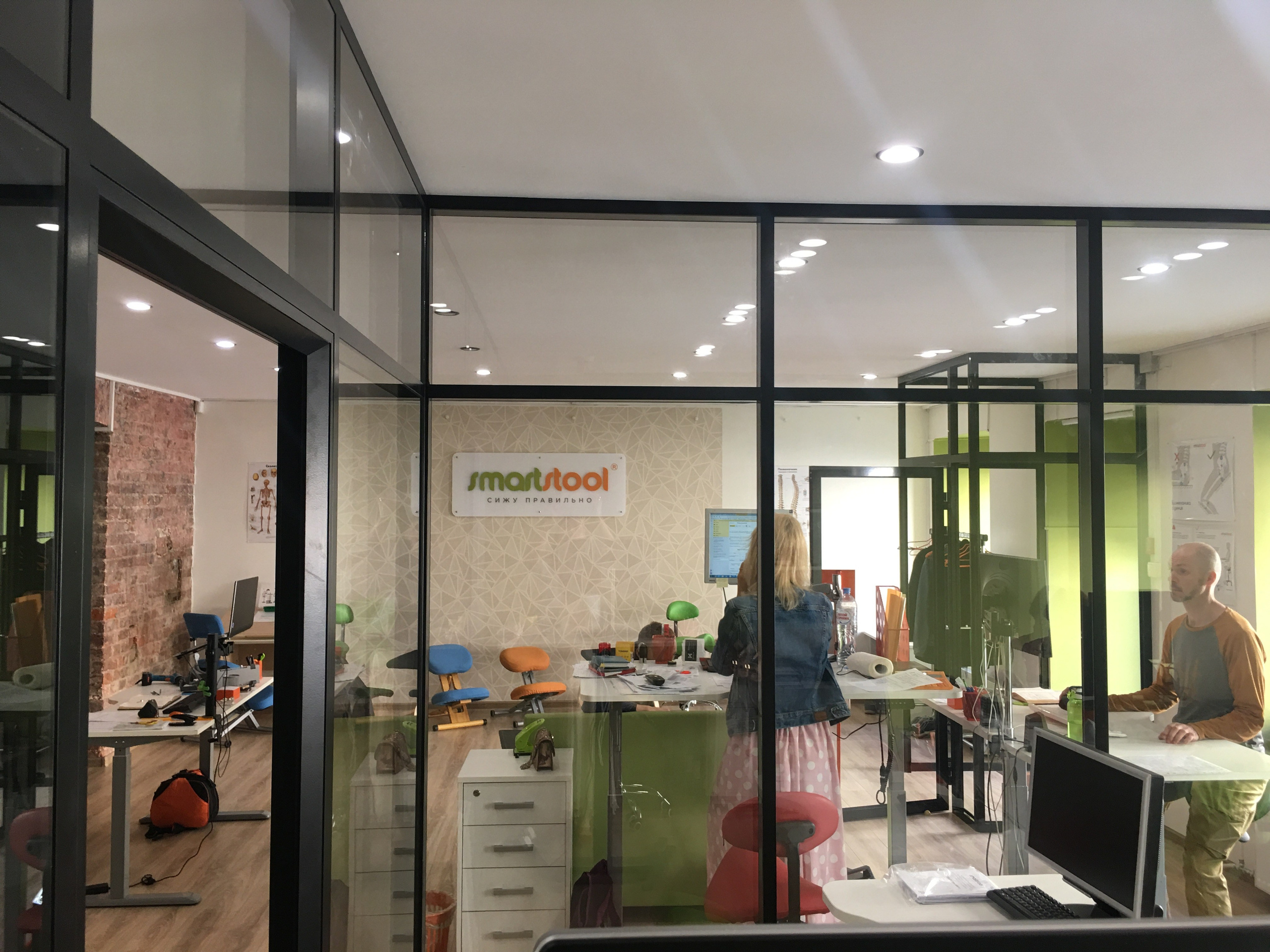 Офис и шоу-рум. Дизайнер декоратор интерьеров и предметов интерьера