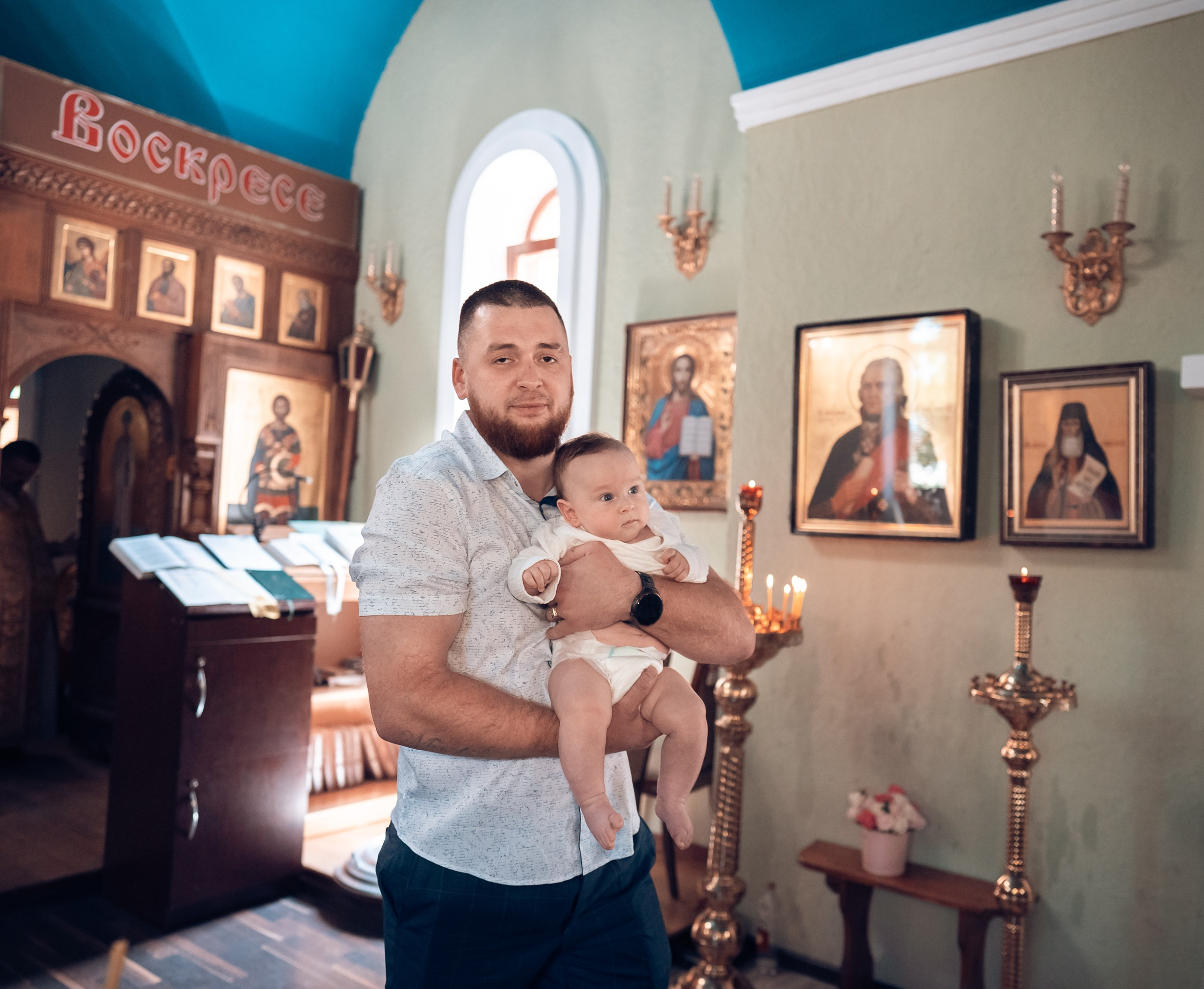 Крещение в храме святого Феодора Ушакова Севастополь. Фотограф церковных Таинств Луганск