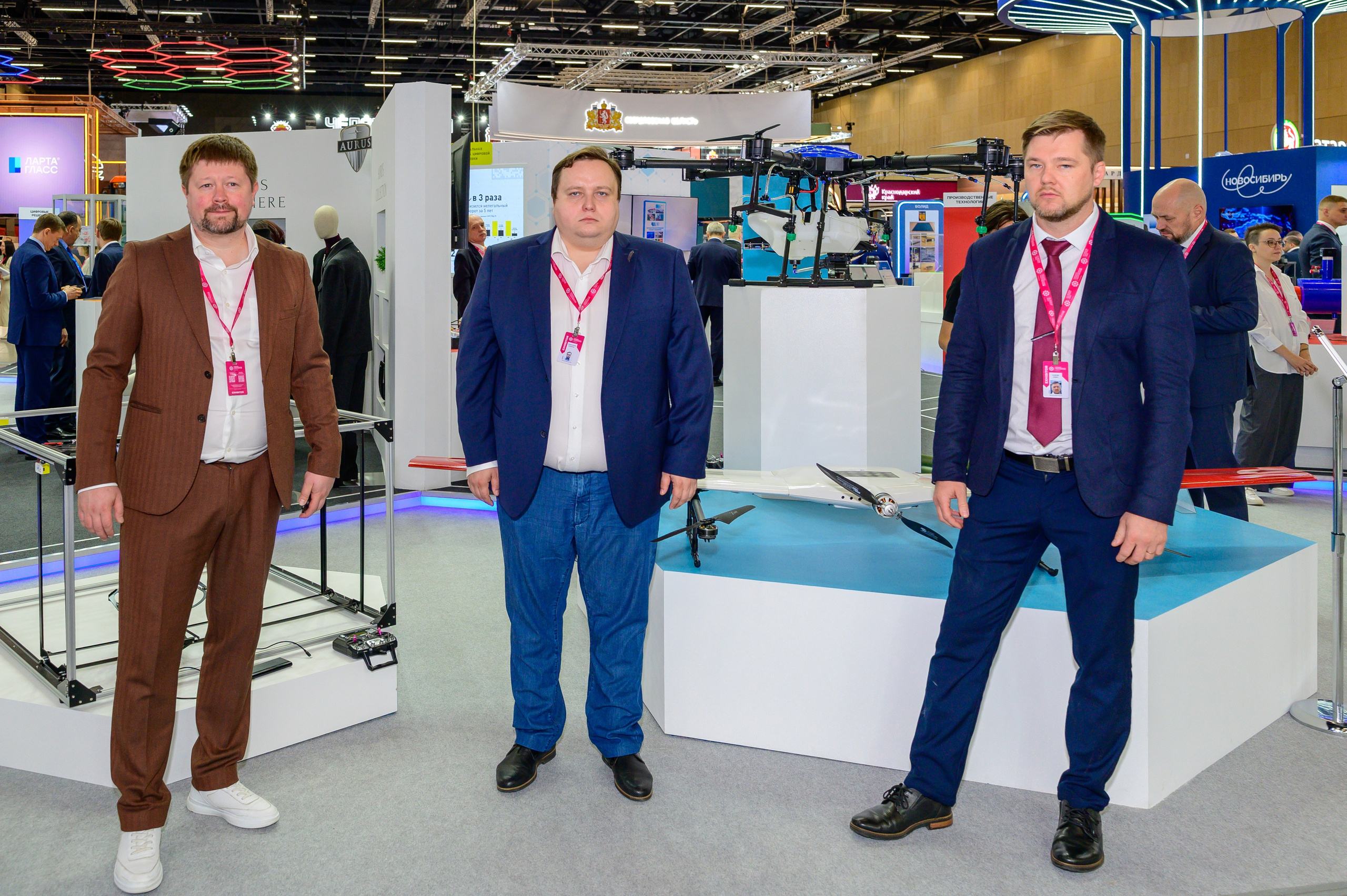 «ИННОПРОМ. Беларусь» — это международная промышленная выставка, объединяющая представителей различных отраслей промышленности, инновационных компаний, инвесторов и государственных структур. Это уникальная платформа для обмена опытом, внедрения новых идей и технологий, что способствует повышению актуальности отрасли и развитию сотрудничества между странами.#БольшаяпромышленнаянеделявМинске @belexpo_by@ph.andrey_puhach #bigindustrialweek #bigindustrialwee