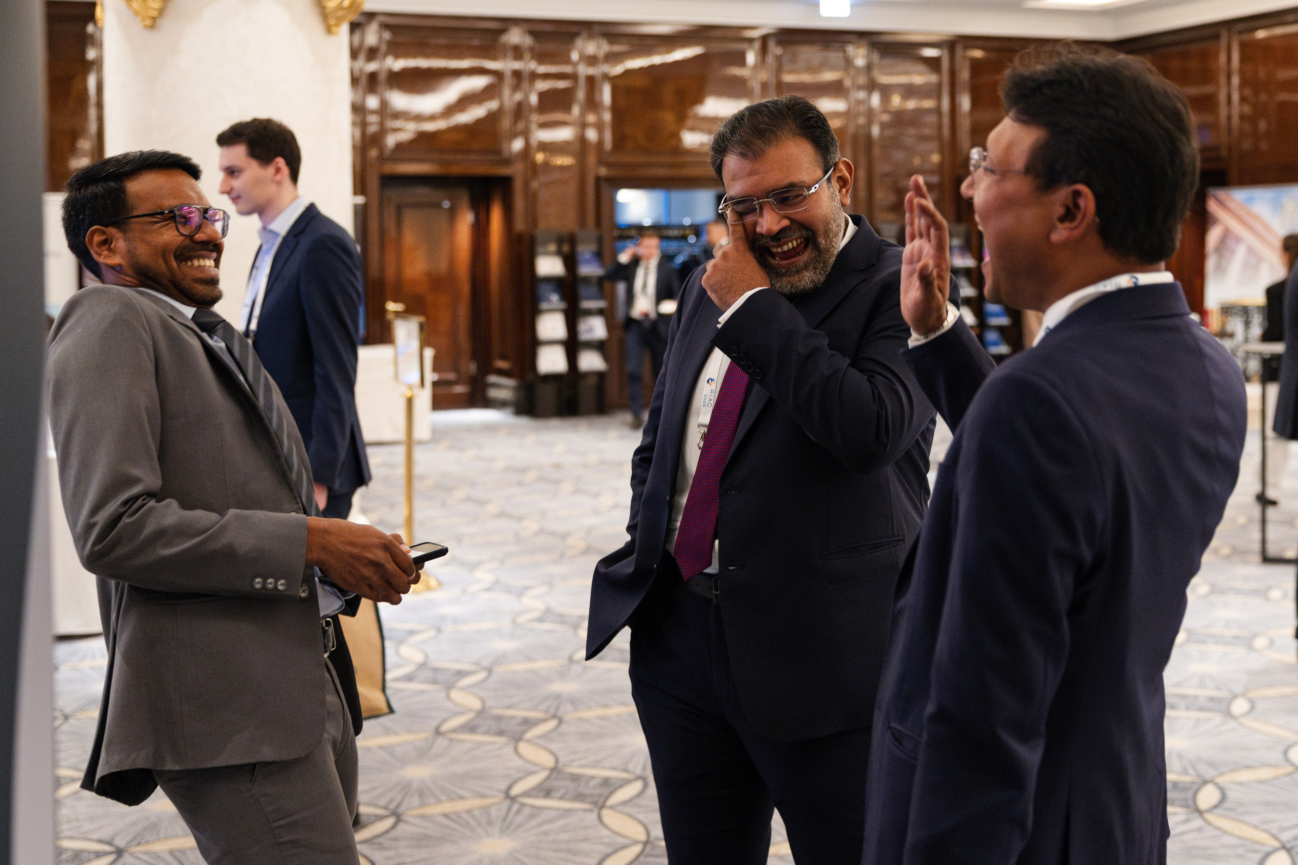 RIAC 2025. Свадебный репортажный фотограф в Москве