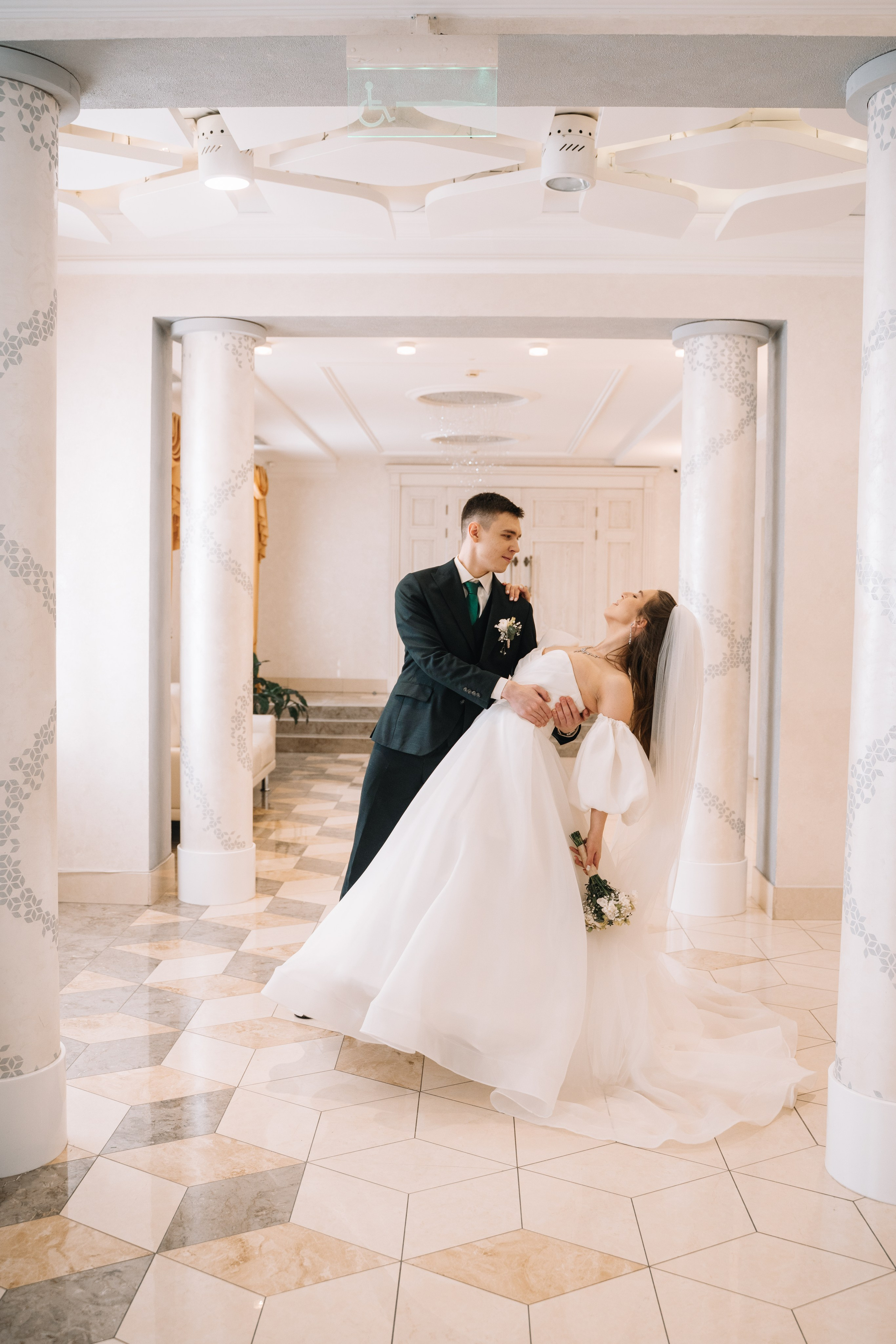 Владимир и Виктория. Дипломированный фотограф в Новосибирске. Фотографирую свадьбы, репортажи, индивидуальные фотосессии, lovestory(семейные)