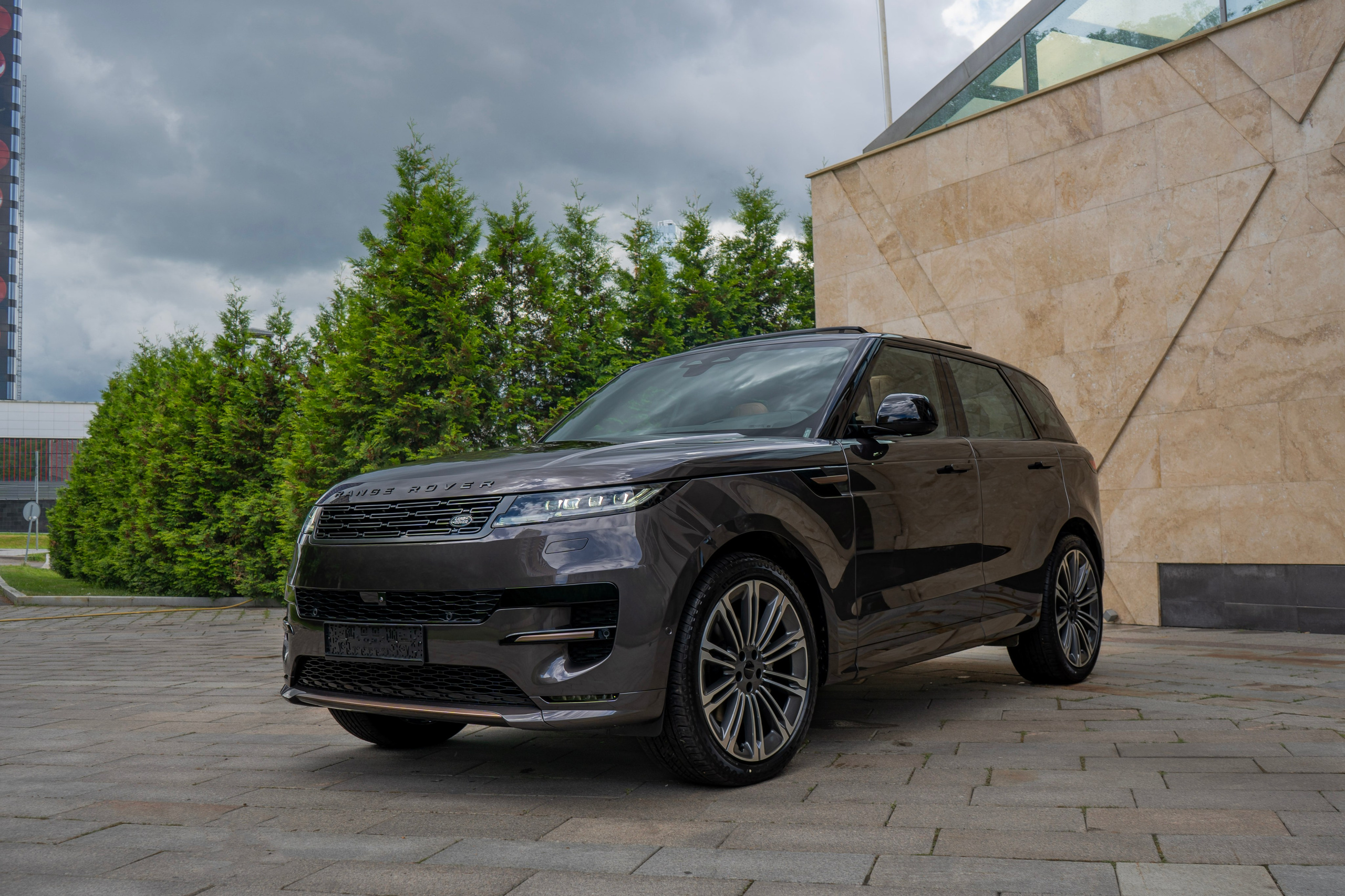 Range Rover Sport 2026. Автомобильный фотограф Ногинск Денис Городок