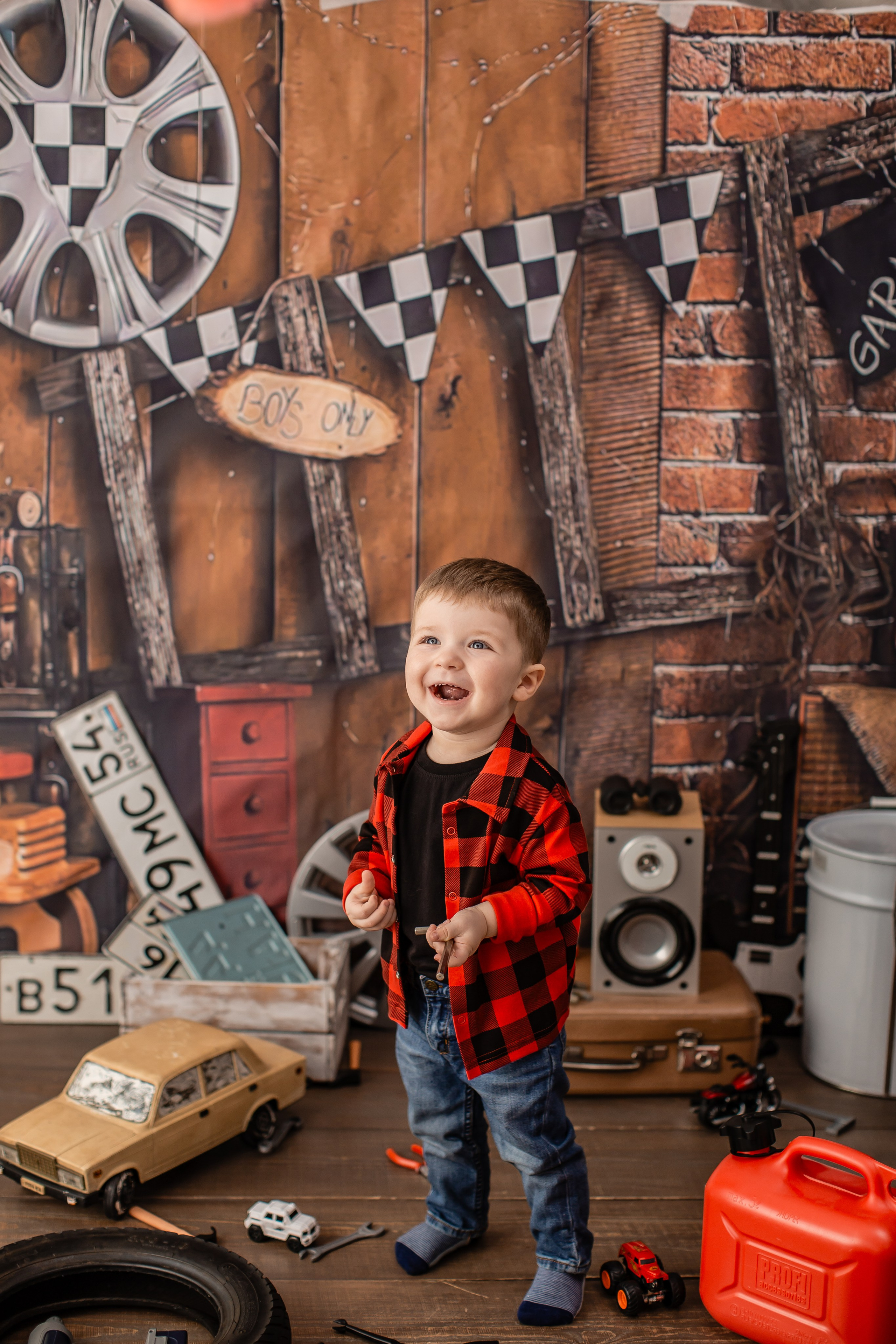 Фотодень " ГАРАЖ «(для 1-4 года) 20.09.26 г запись идёт. Детский семейный фотограф на первый годик город Новосибирск Дымова Светлана пакеты всё включено 1-3 года