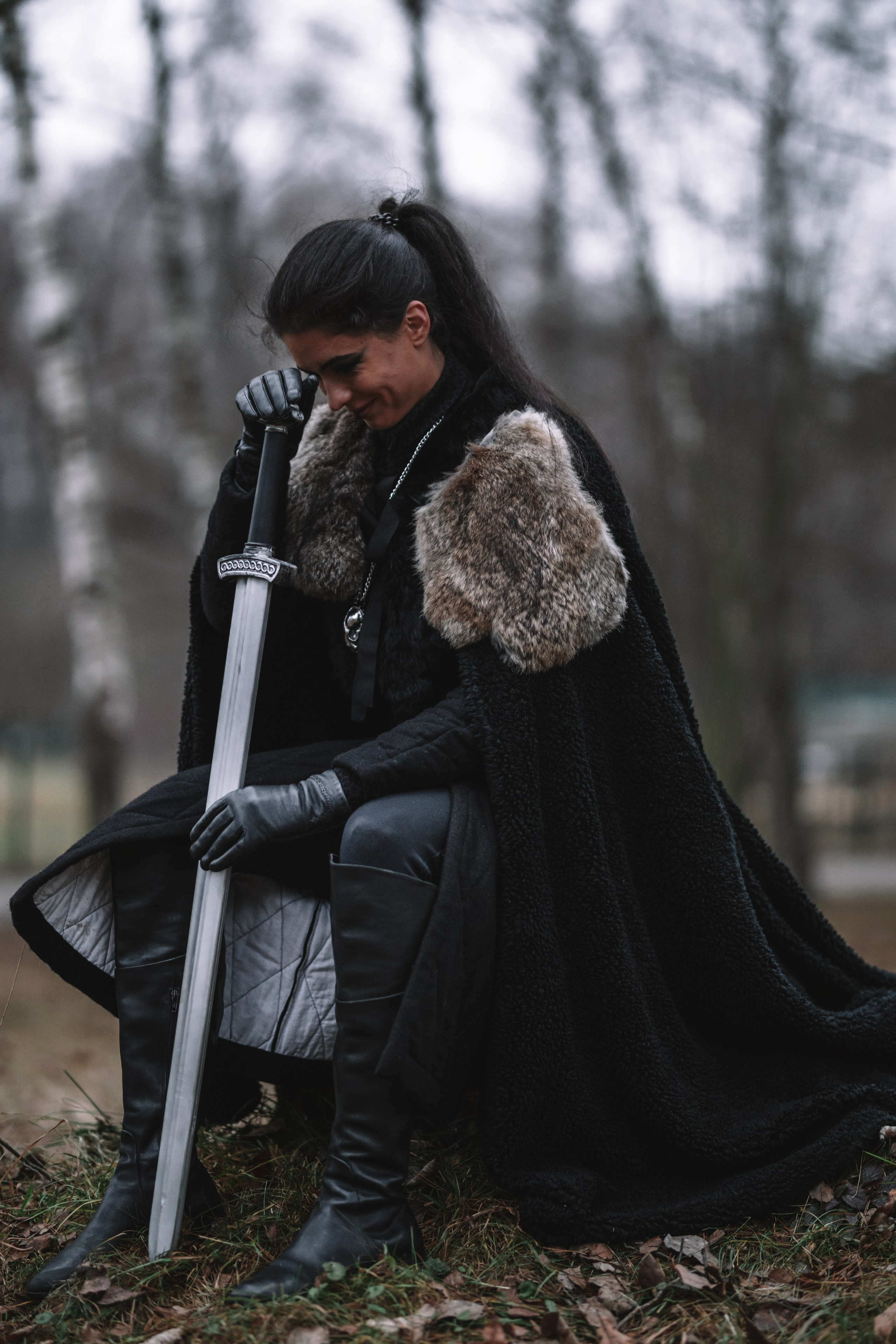 Наташа с фризом в костюме викинга. Фотосессии с лошадьми