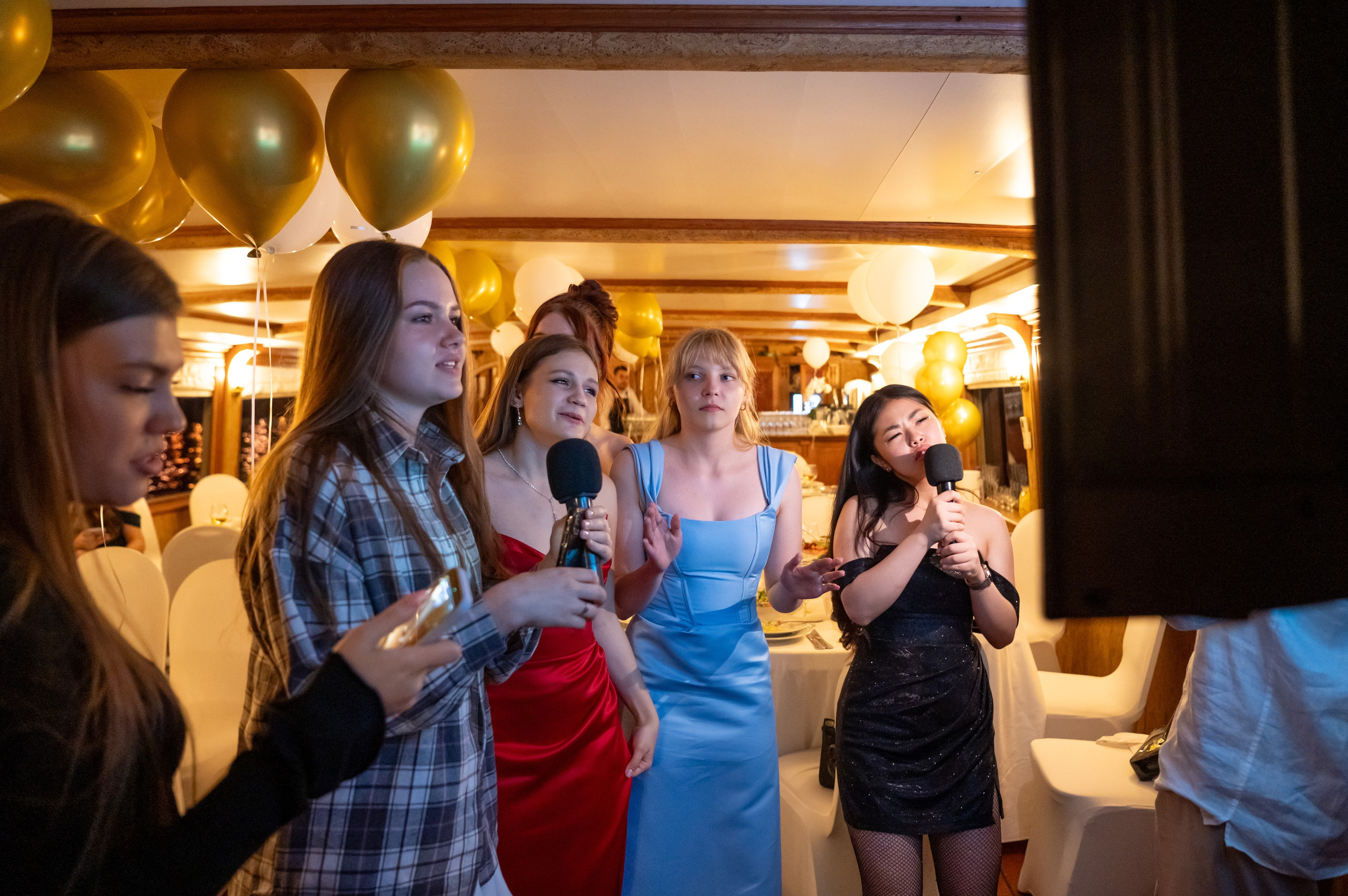 Выпускной вечер 11 класс на теплоходе. Детский и семейный фотограф г. Москва Оксана Катаджи