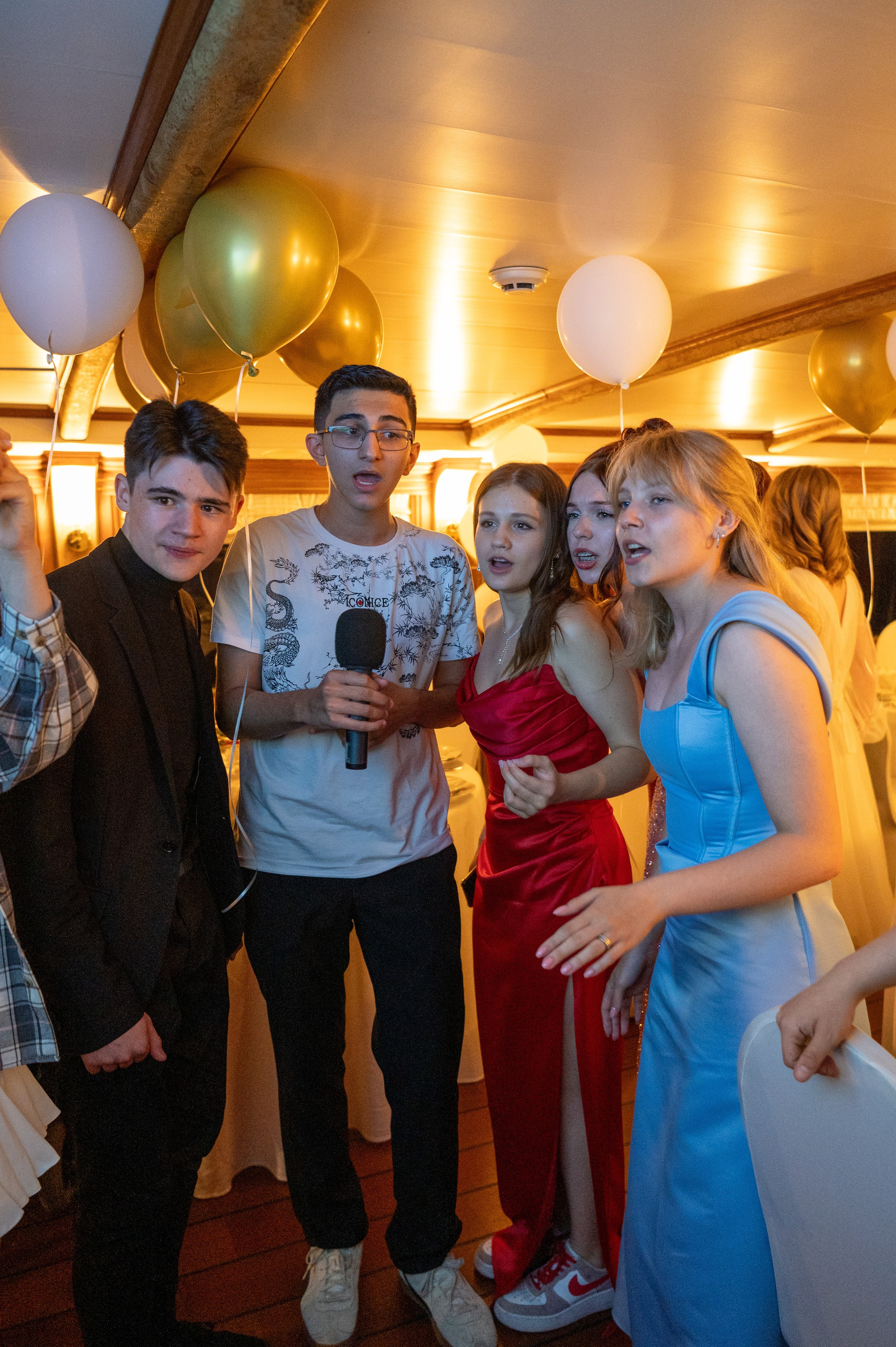 Выпускной вечер 11 класс на теплоходе. Детский и семейный фотограф г. Москва Оксана Катаджи