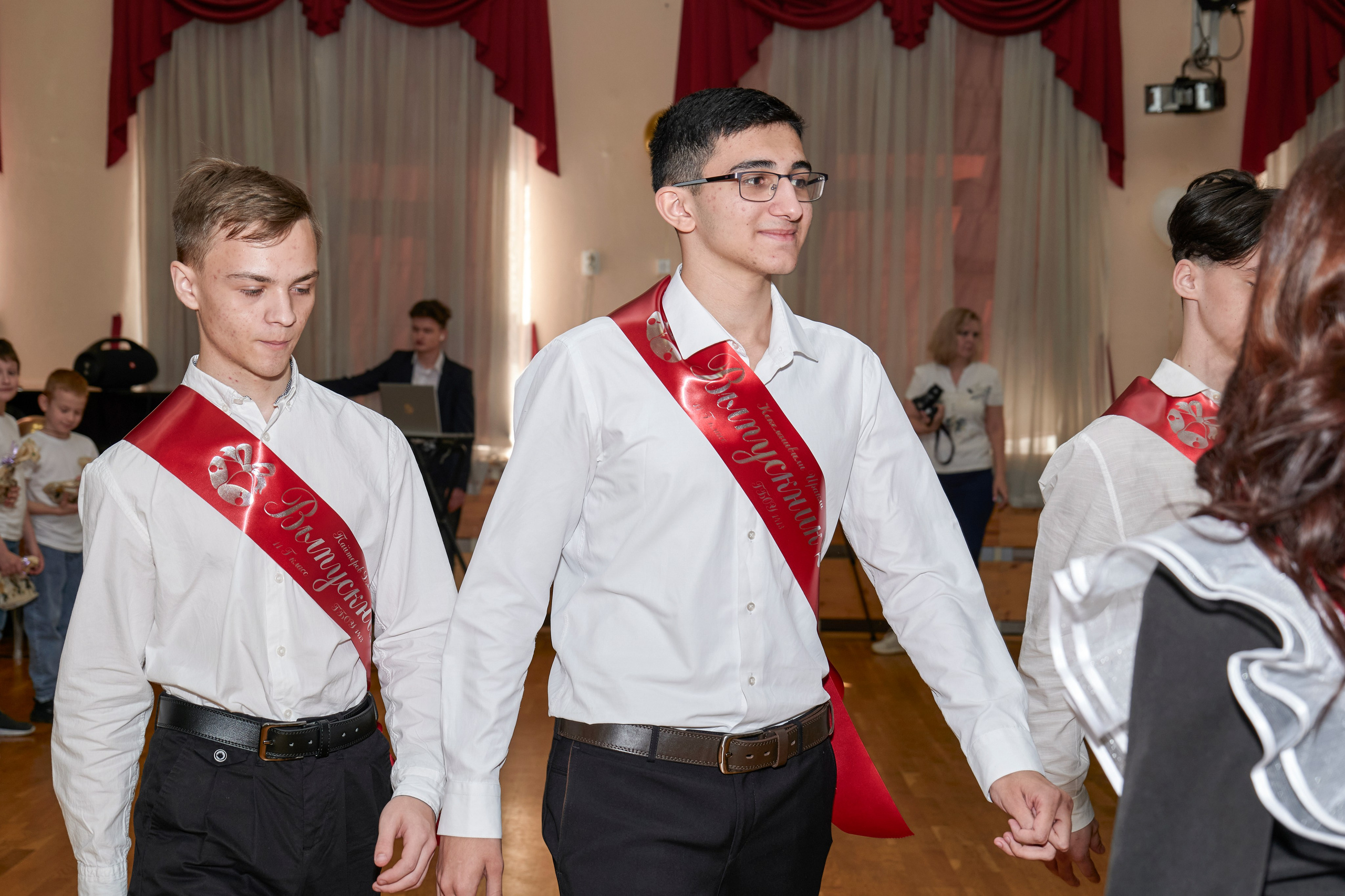 Последний звонок школа 1413. Детский и семейный фотограф г. Москва Оксана Катаджи