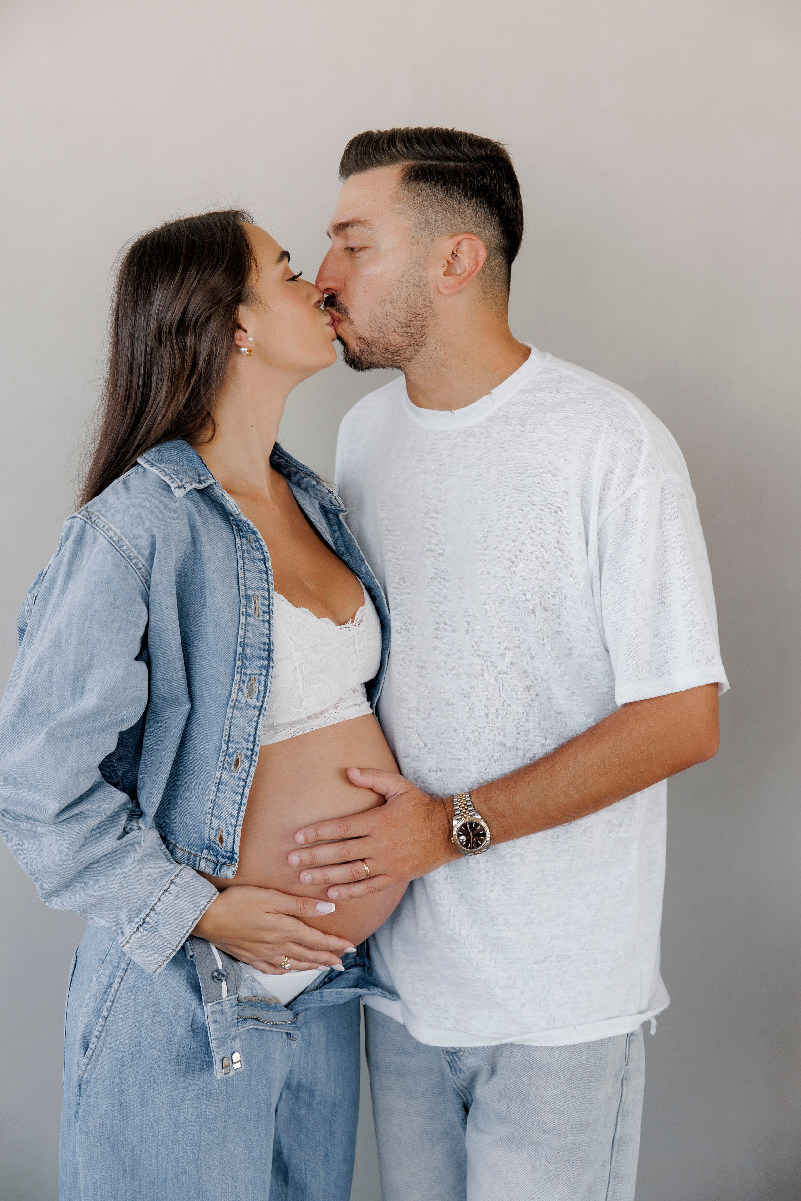 Pregnancy photoshoot inside the studio in Tel Aviv. Главная