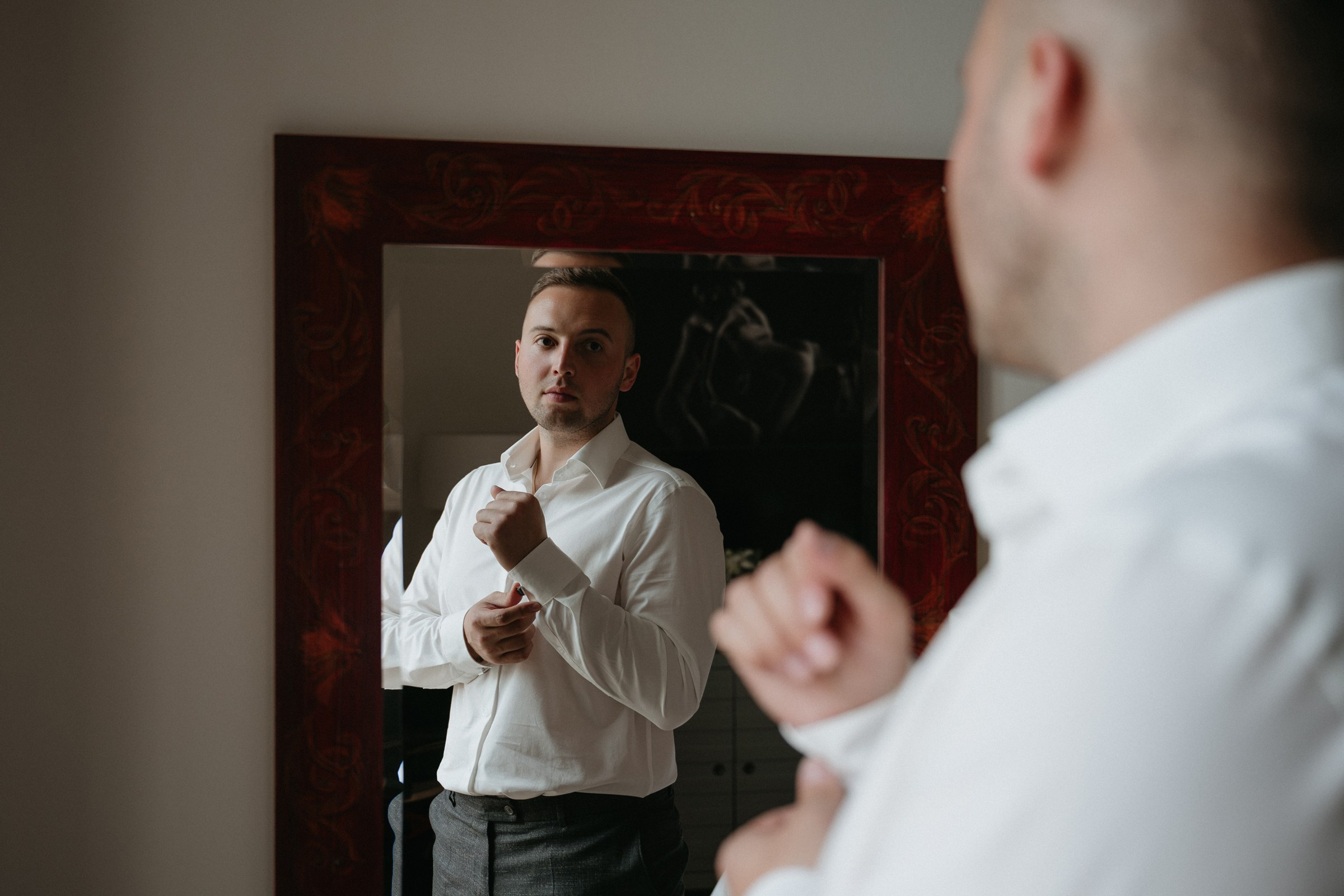 Сборы жениха и невесты в отеле Англетер