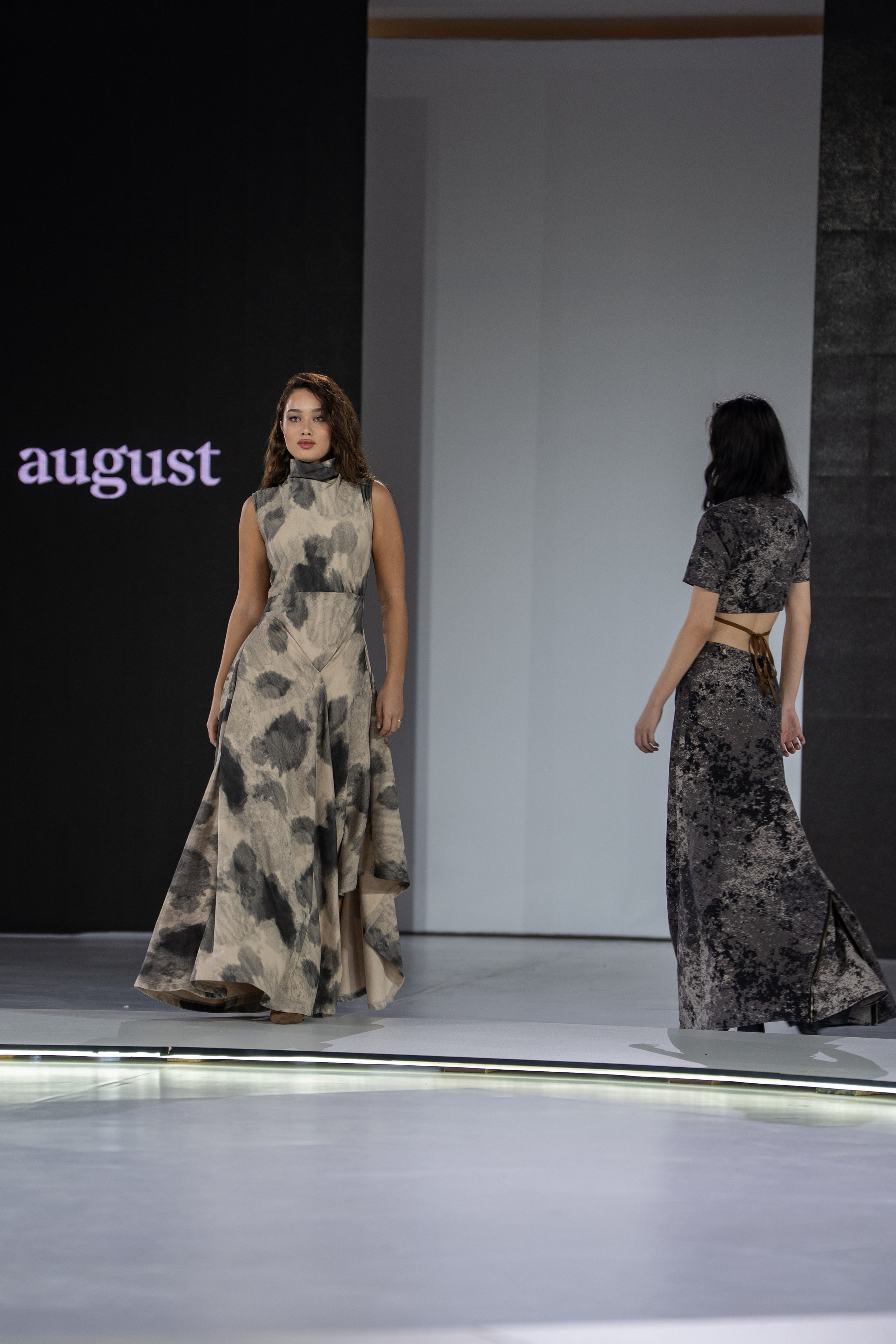 Design August. Сайт Алматинского НЮ АРТ, будуар и фэшн фотографа Дениса Карпенко