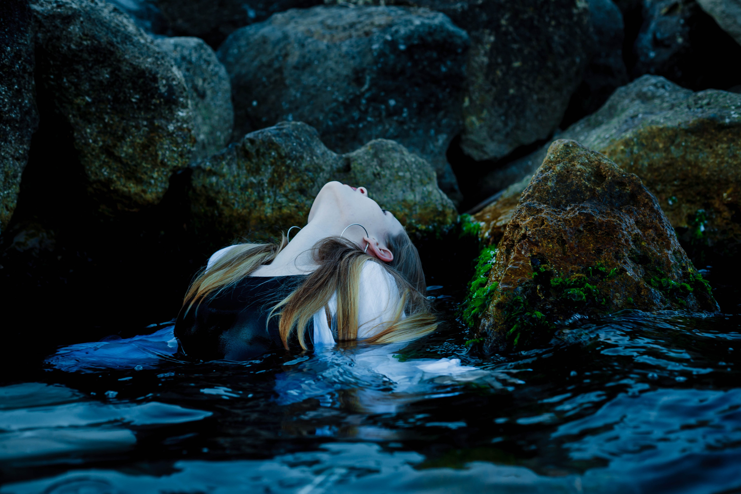 Поцелуи Волн. Уличный фотограф Города N