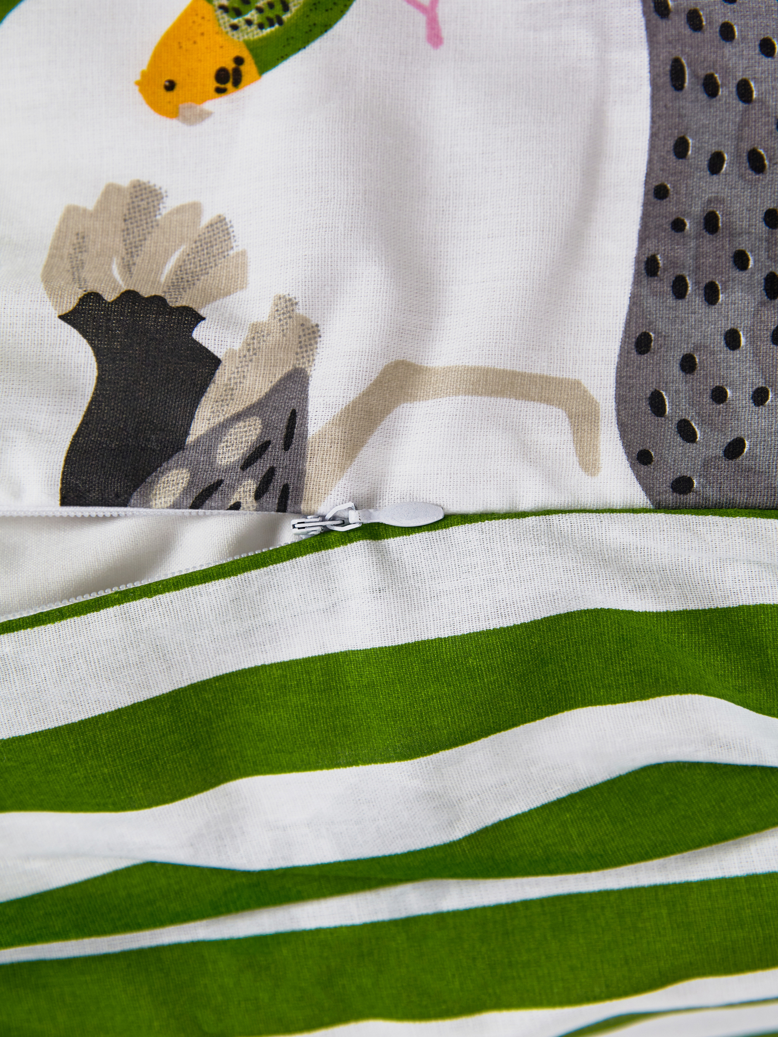 ПОСТЕЛЬНОЕ БЕЛЬЕ, ПЕЛЕНКИ, ДЕТСКОЕ БЕЛЬЕ И Т.Д. Фотограф и видеограф в Санкт-Петербурге Прилепин Слава