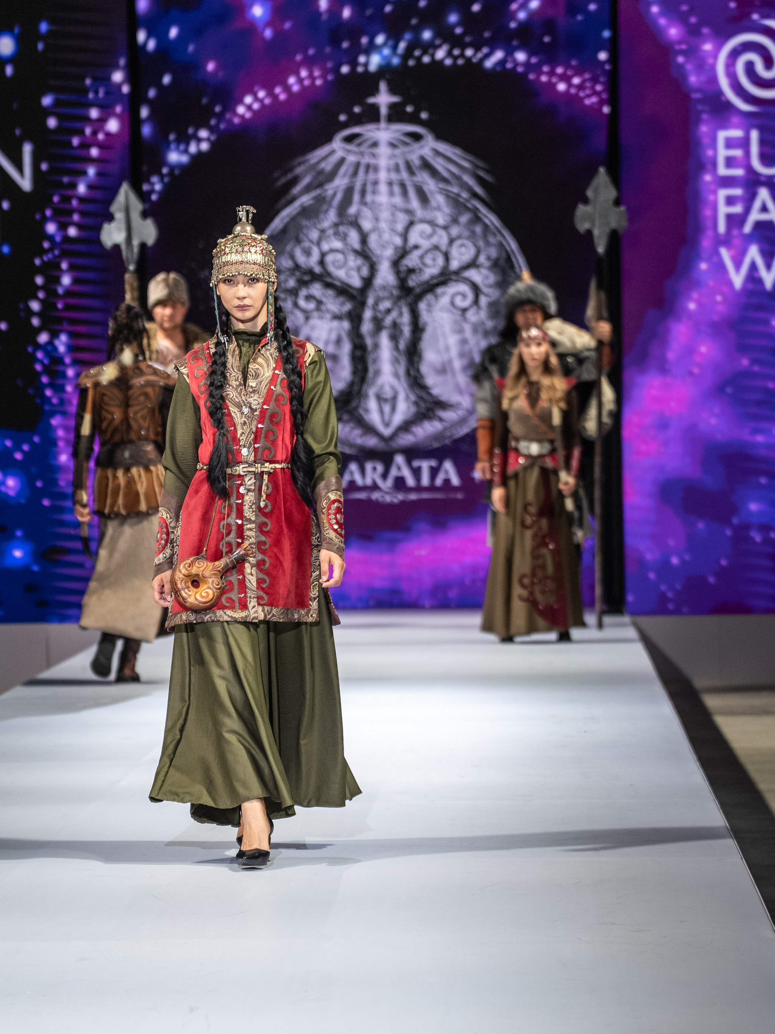 EURASIAN FASHION WEEK Lo Zarata. Сайт Алматинского НЮ АРТ, будуар и фэшн фотографа Дениса Карпенко