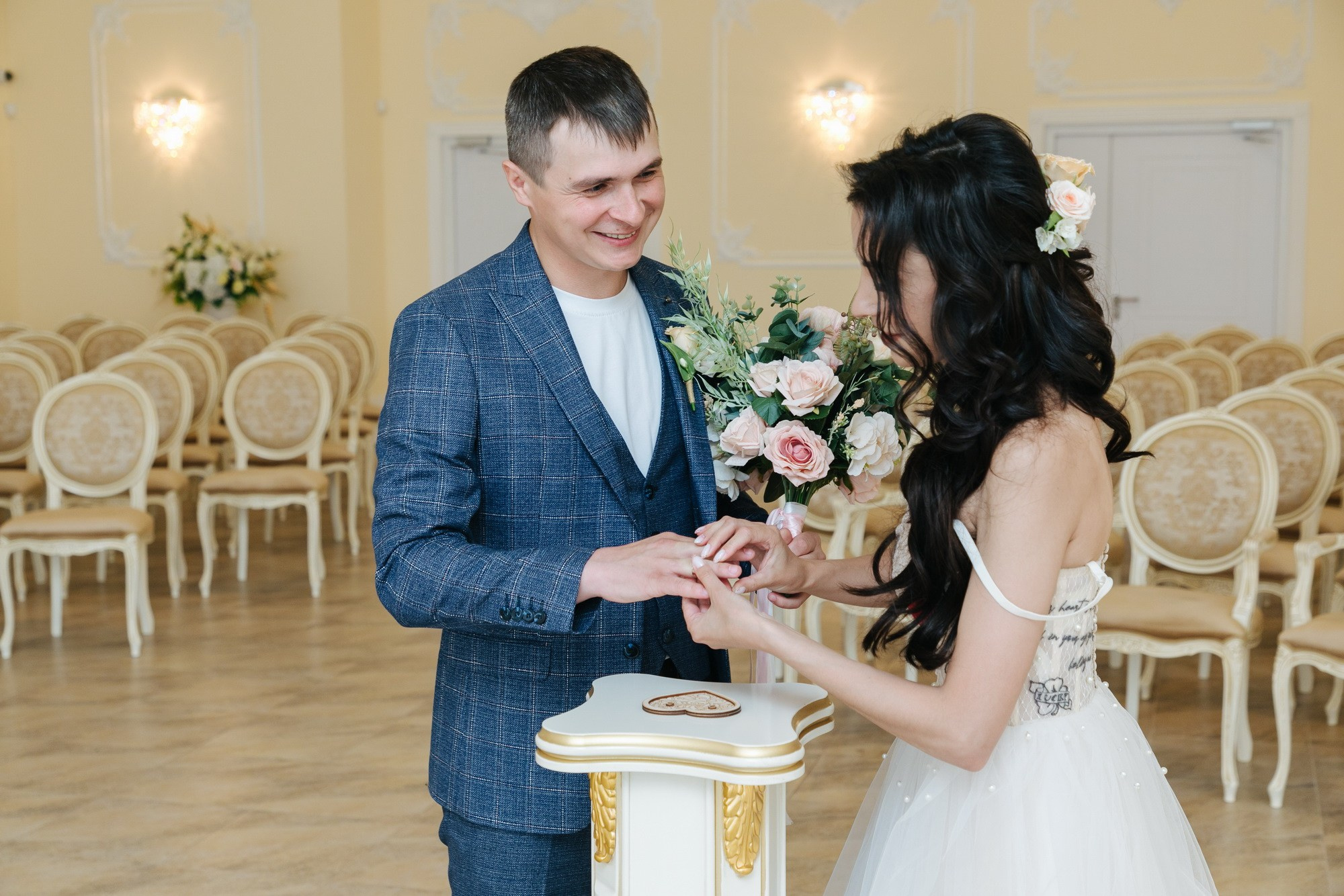 где провести свадьбу в спб, петергофе, свадебный костюм для жениха магазины, свадебный салон в спб найти, торт для свадьбы заказать, найти фотографа на свадьбу, праздник