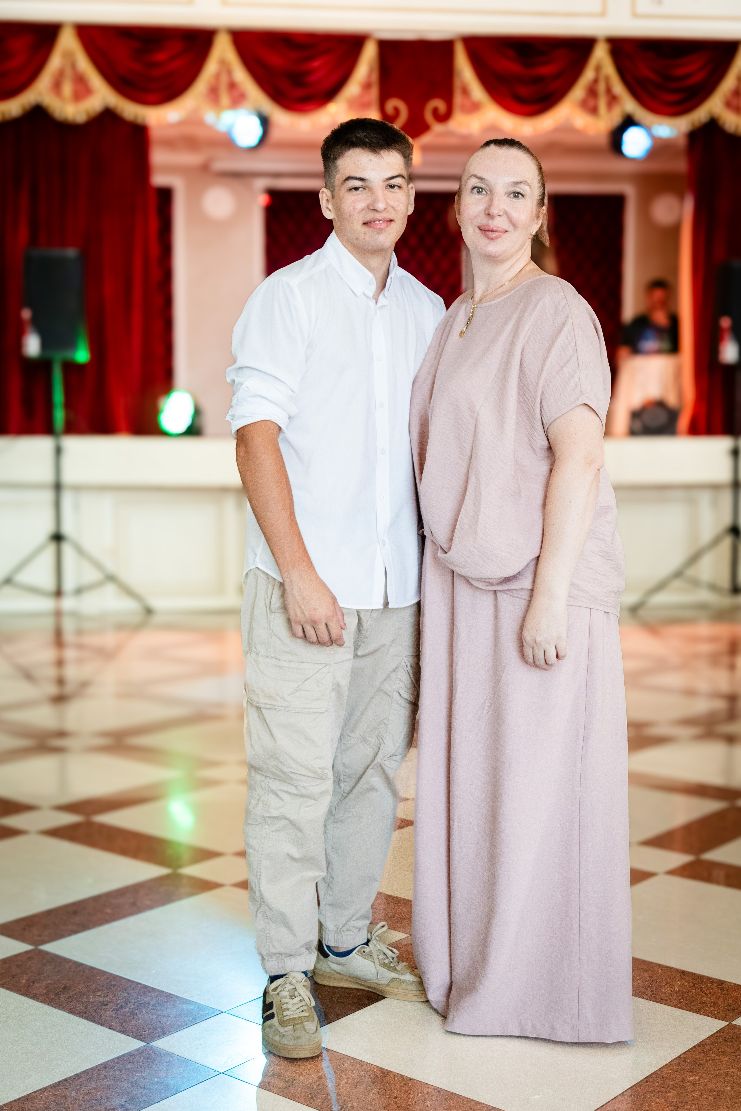 Школьный выпускной. Детский фотограф видеограф в Хабаровске Михаил Орлов