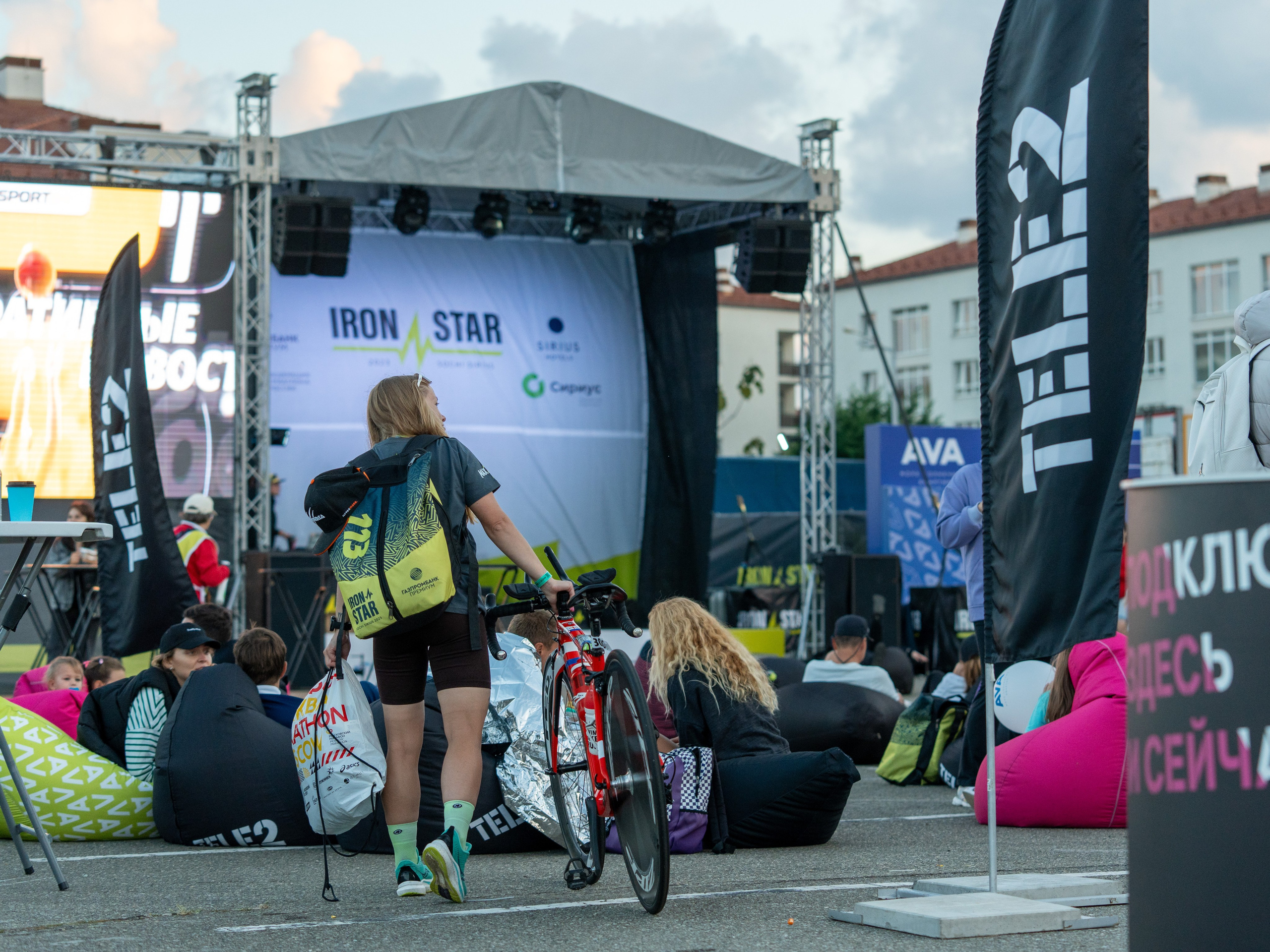 Фотоотчет партнерской интеграции для компании TELE2 на фестивале Ironstar. Репортажный фотограф в Красной Поляне и Сочи Павлюченко Екатерина