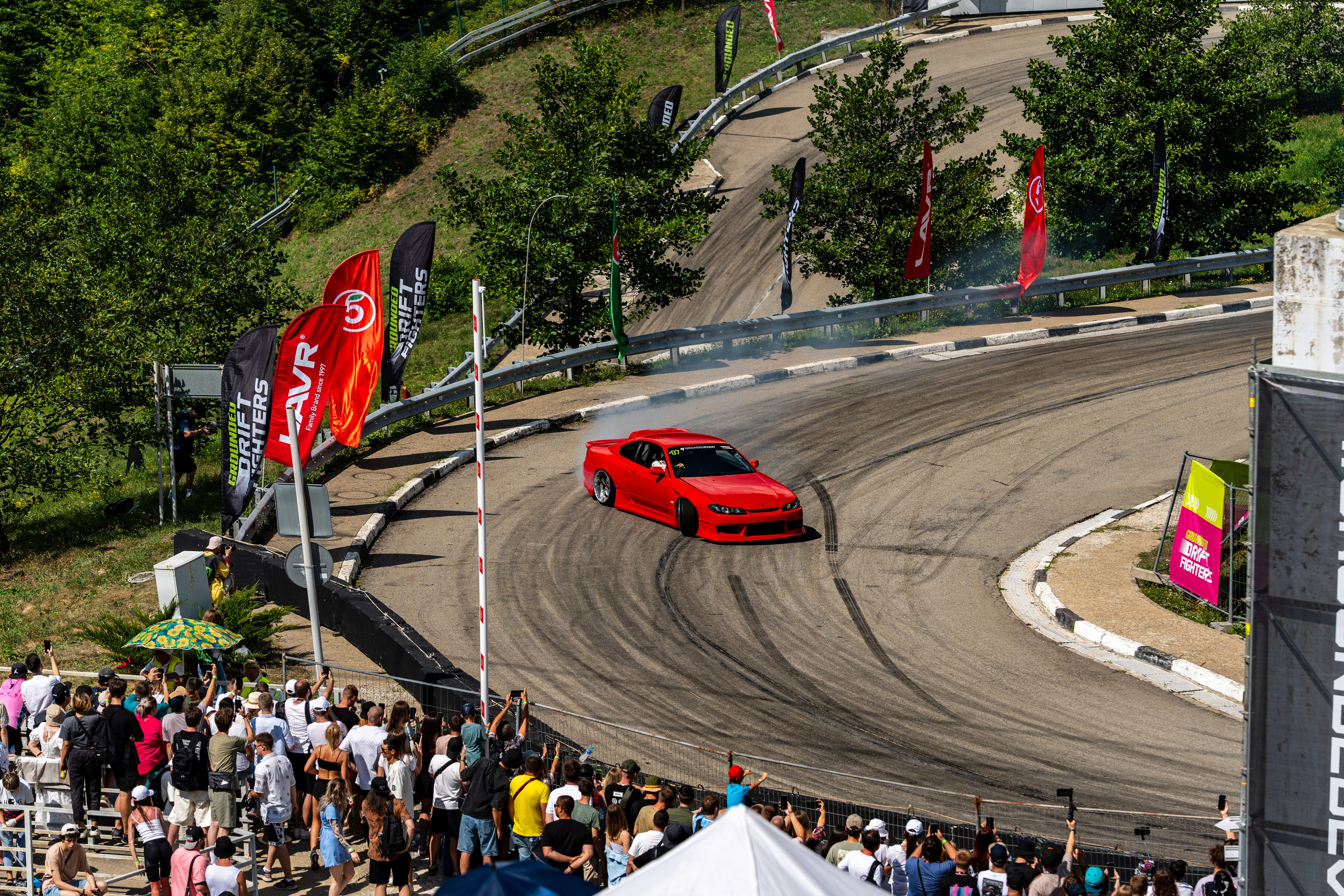 Автомобильные дрифт-гонки в рамках фестиваля Grounded 2024. Репортажный фотограф в Красной Поляне и Сочи Павлюченко Екатерина