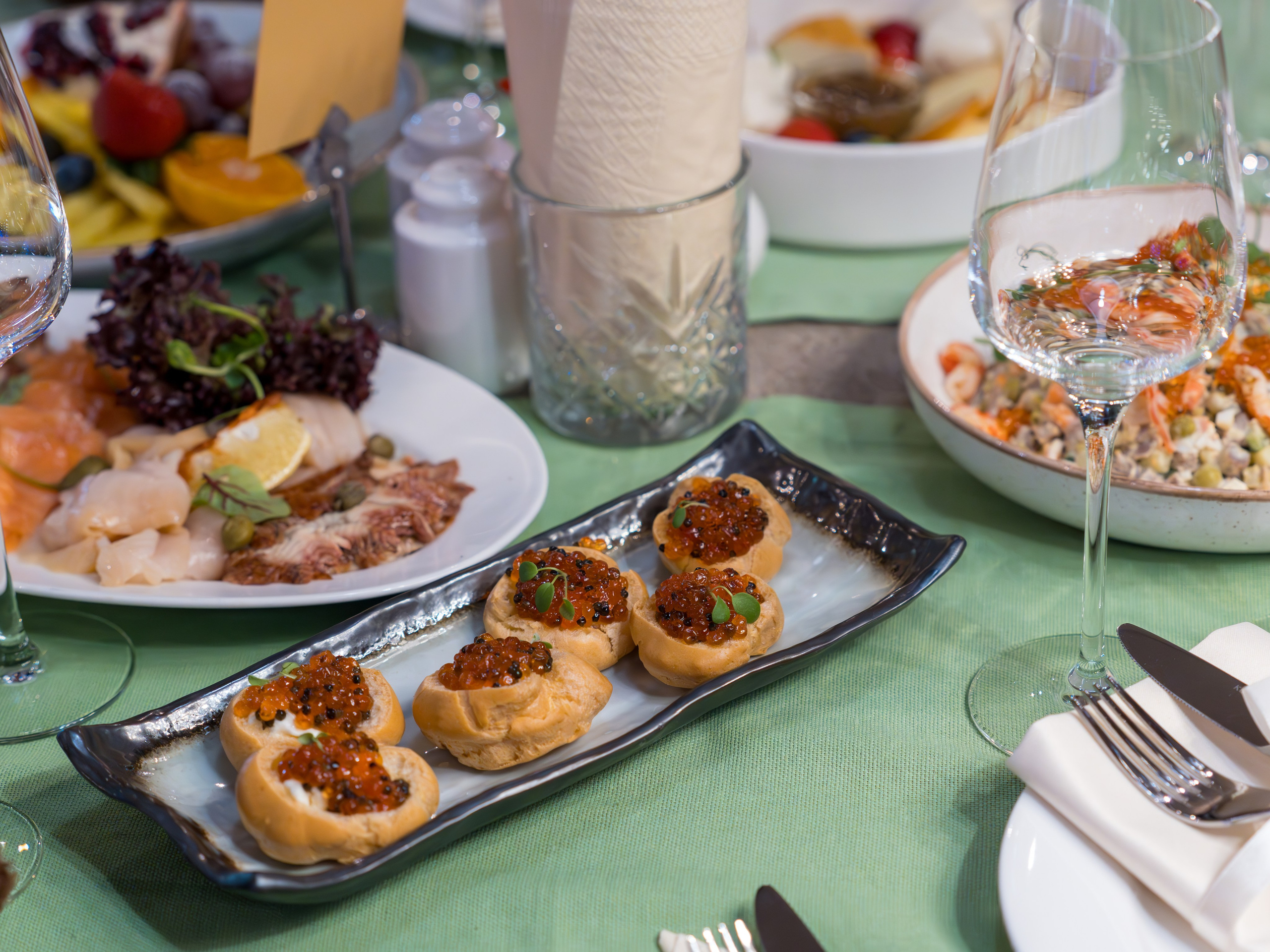 Новый год 2024 в ресторане Эрбелия. Репортажный фотограф в Красной Поляне и Сочи Павлюченко Екатерина