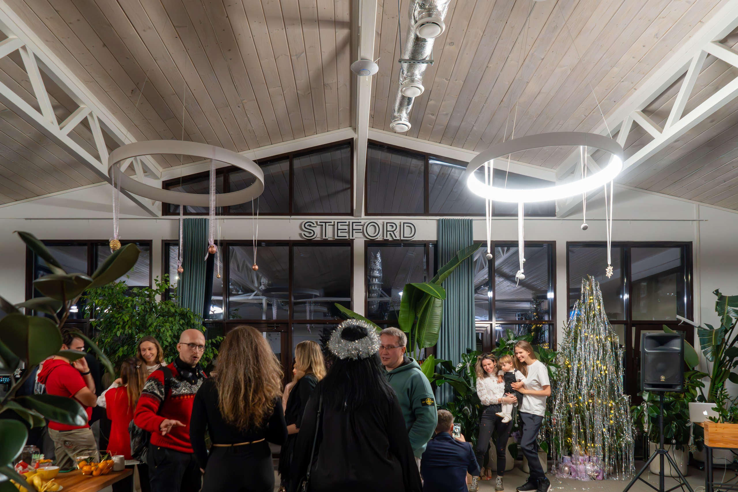 Предновогодняя встреча в пространстве Steford Hub. Репортажный фотограф в Красной Поляне и Сочи Павлюченко Екатерина