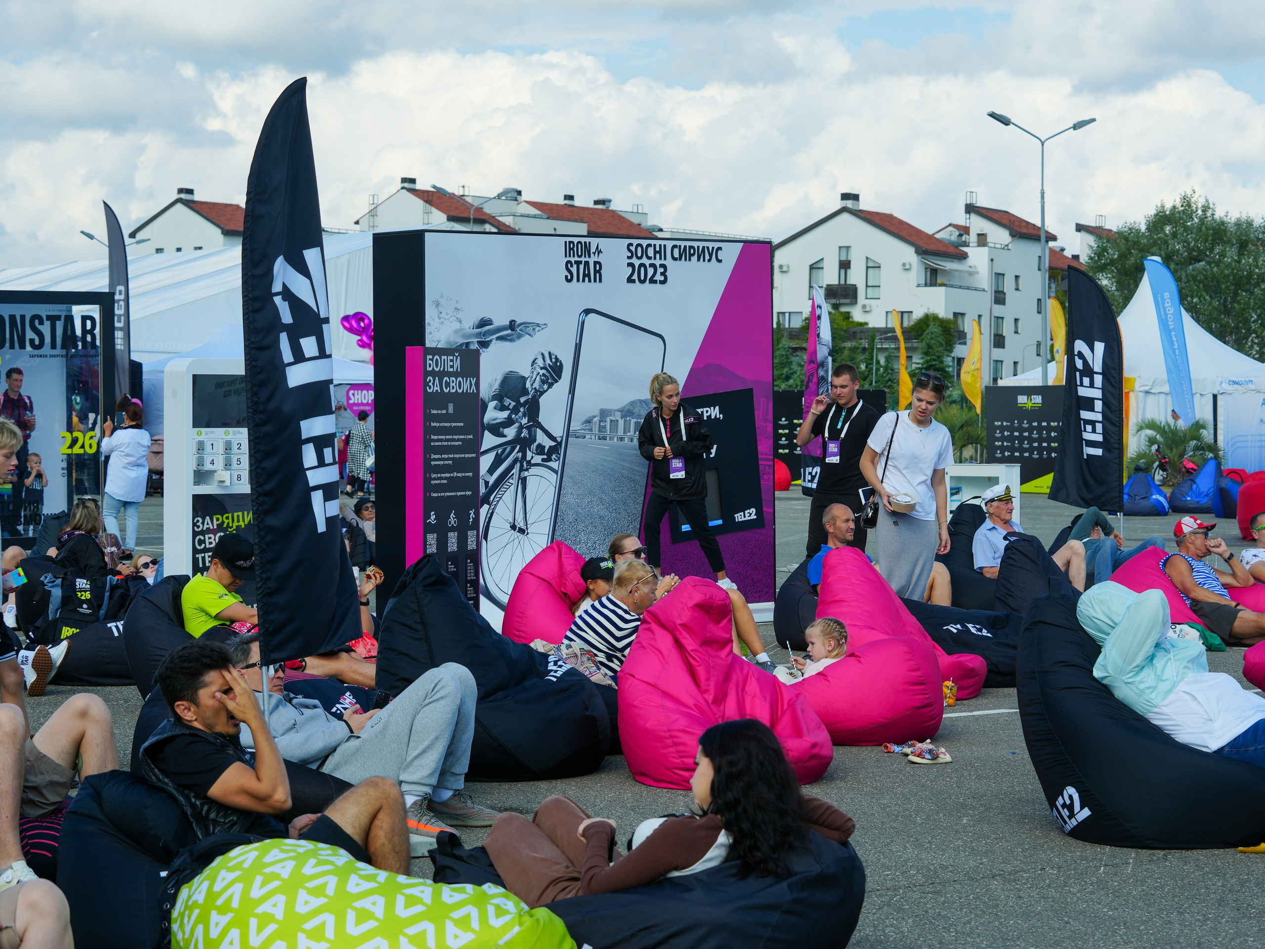 Фотоотчет партнерской интеграции для компании TELE2 на фестивале Ironstar. Репортажный фотограф в Красной Поляне и Сочи Павлюченко Екатерина
