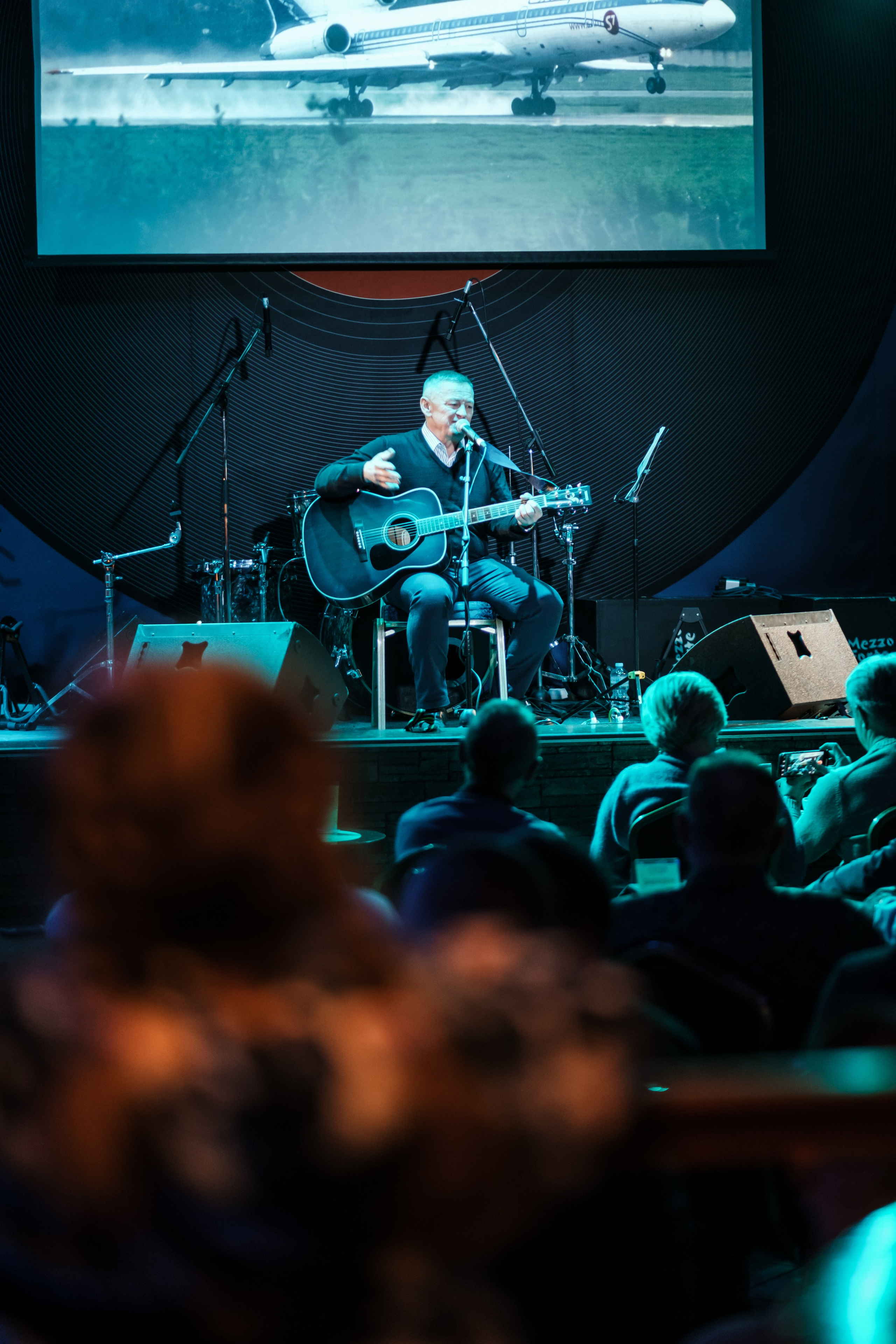 Вадим Захаров, автор и исполнитель песен об авиации