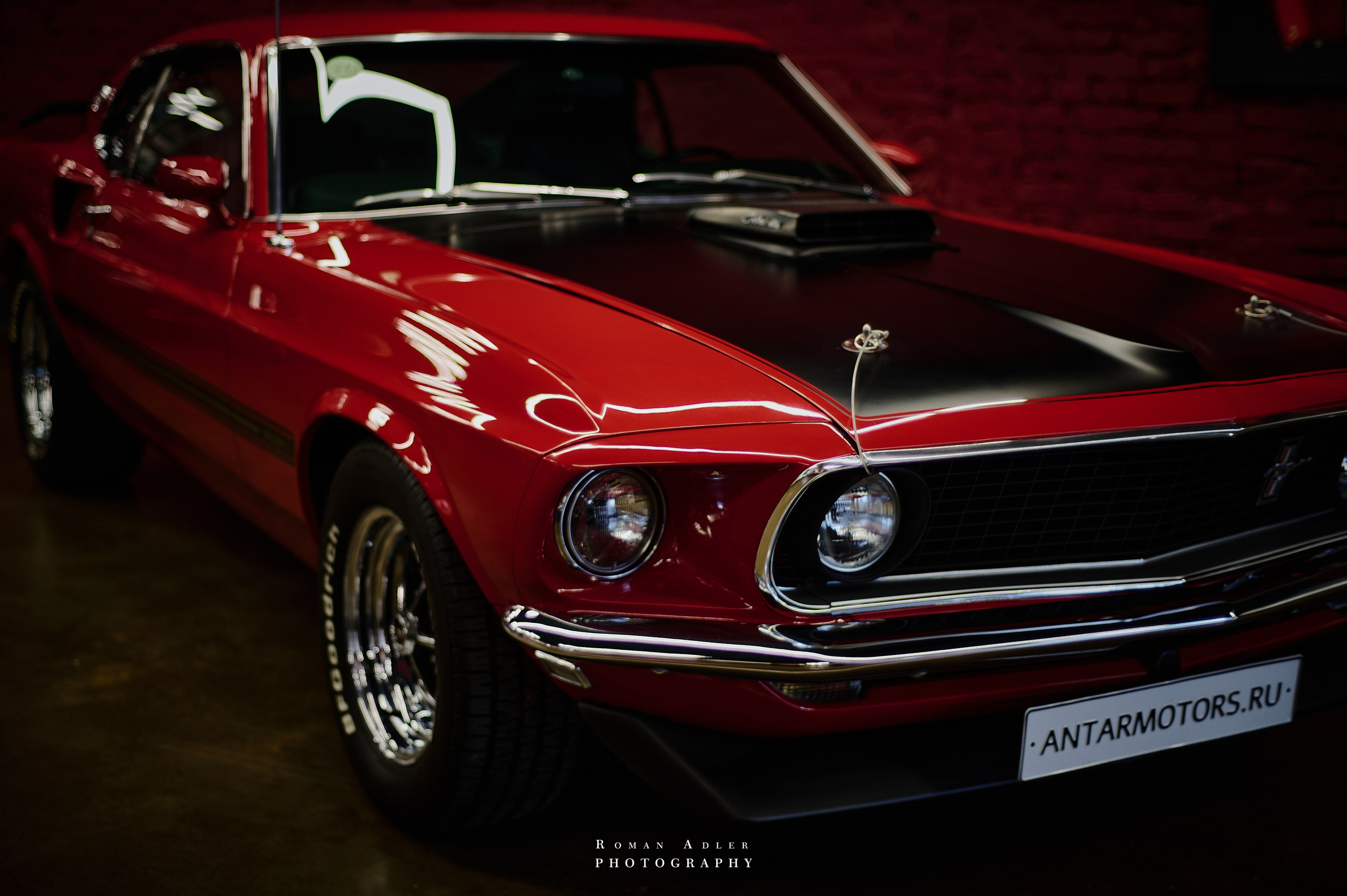 这辆红色1969年Mustang Mach 1