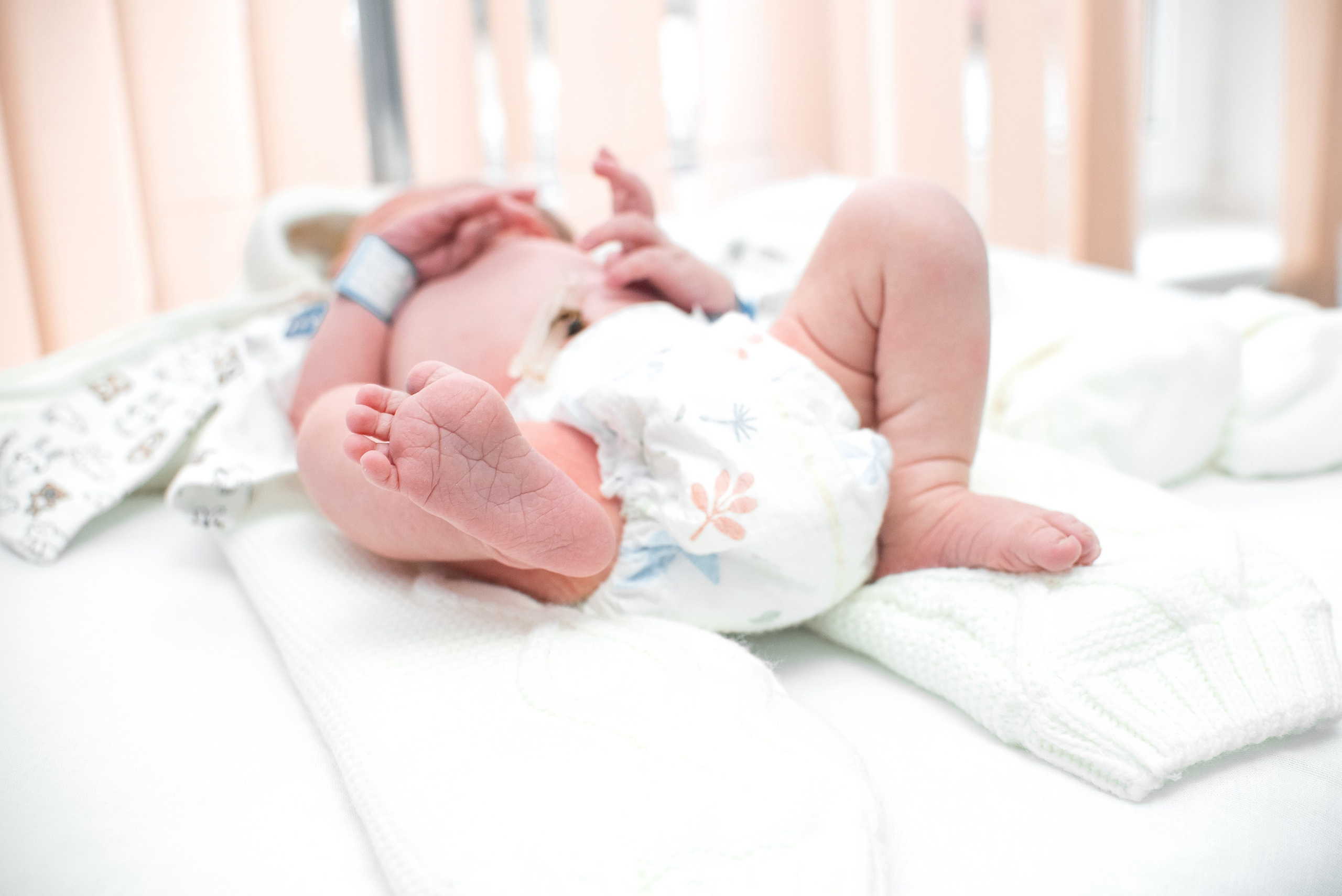 Выписка Егора Областной роддом. Семейный фотограф на выписку из роддома и крещение Минск Настя Гришук