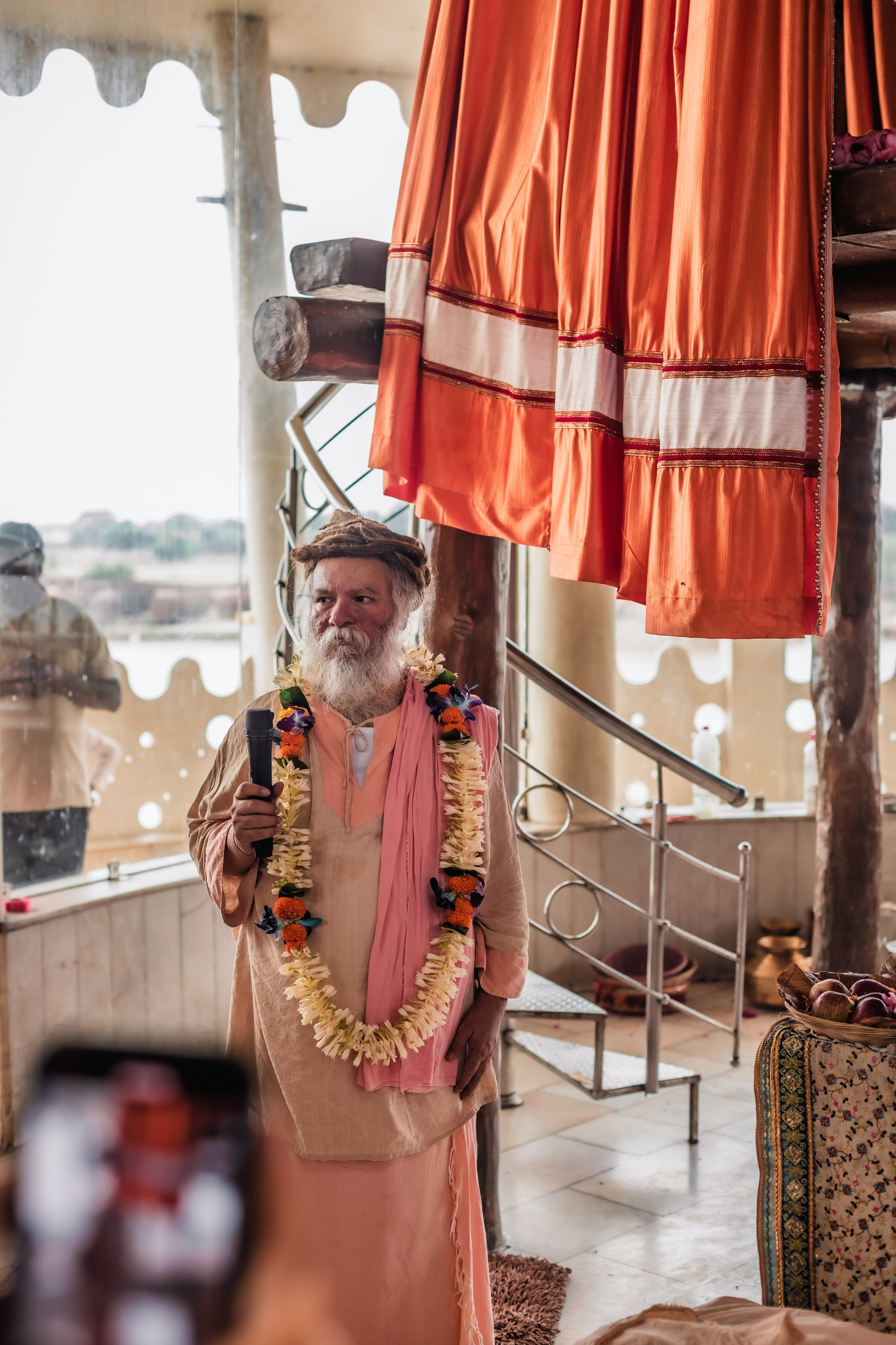 Abhisheka Devraha Baba on Sri Devdas ji maharaj bd. Mariam Bagdasaryan
