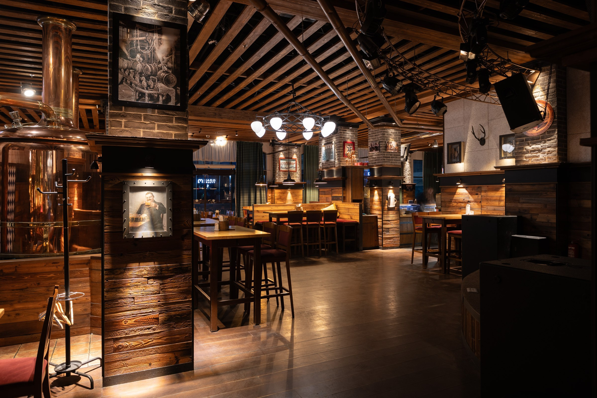 Съемка ресторана PAULANER в городе Краснодар. Архитектурный и интерьерный фотограф в Краснодаре | Дмитрий Демской