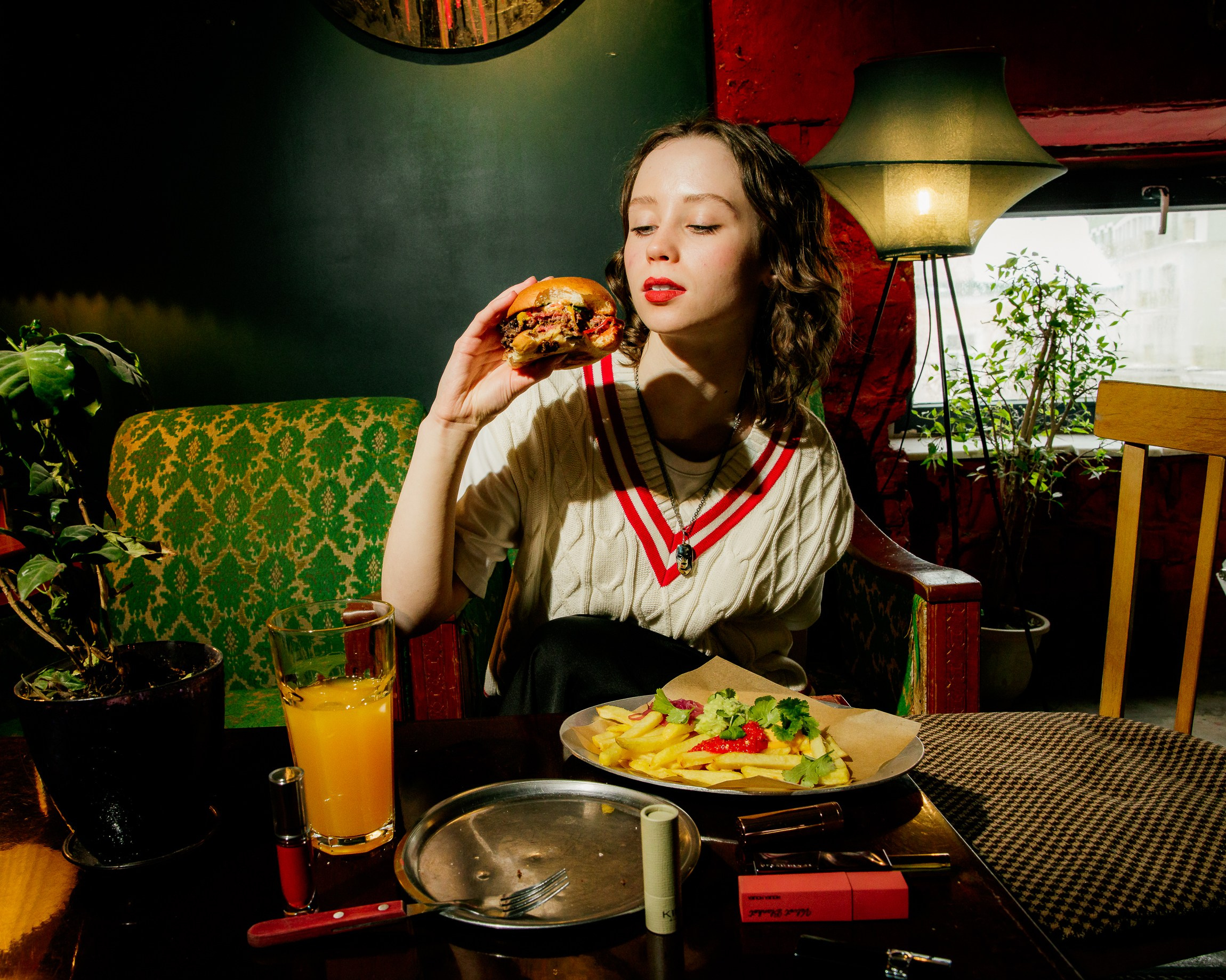 БУРГЕРЫ И ПОМАДА