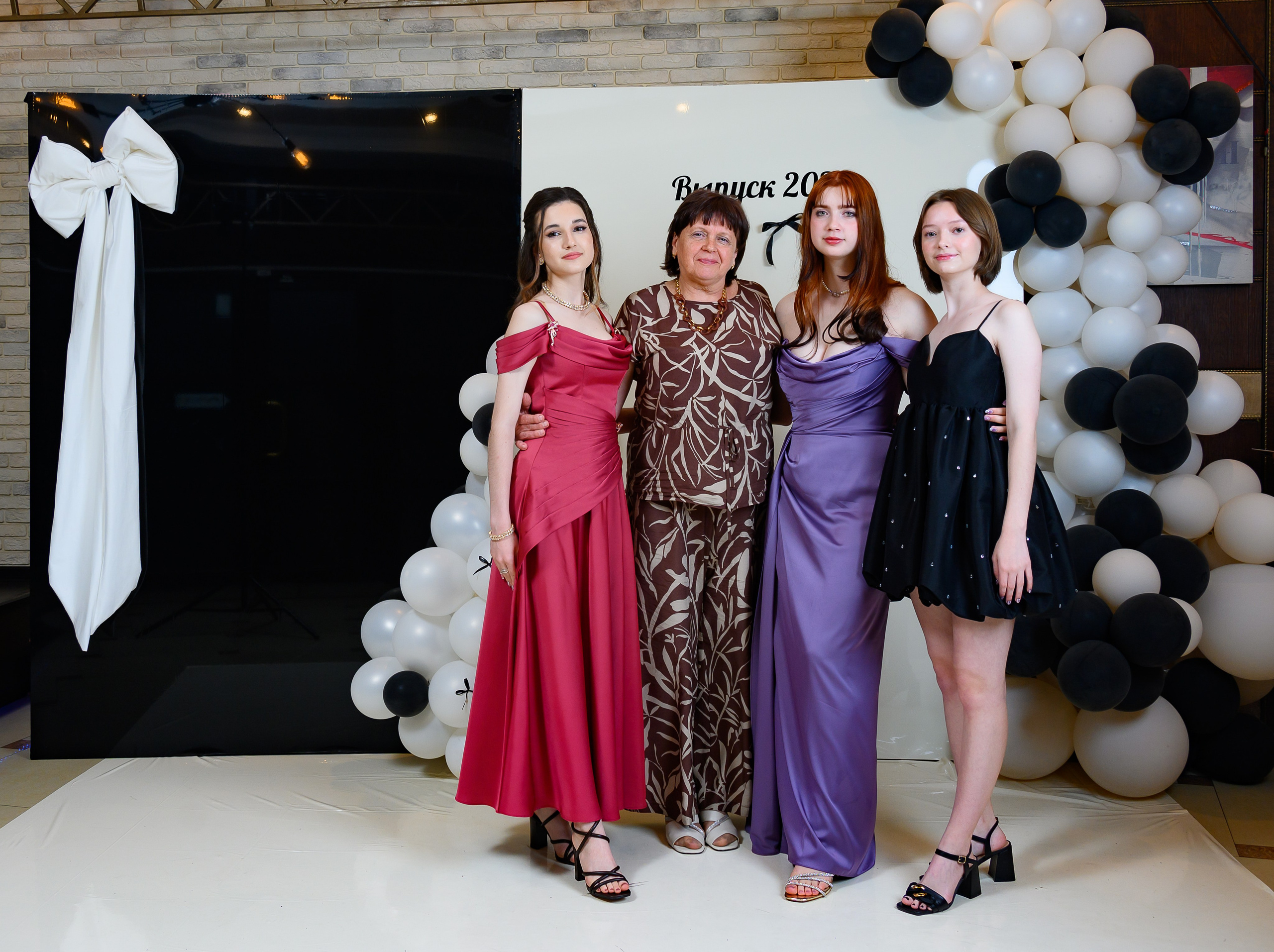 Выпускной 2025 11 кл. Семейный и детский фотограф в Новороссийске Лебедева Елена