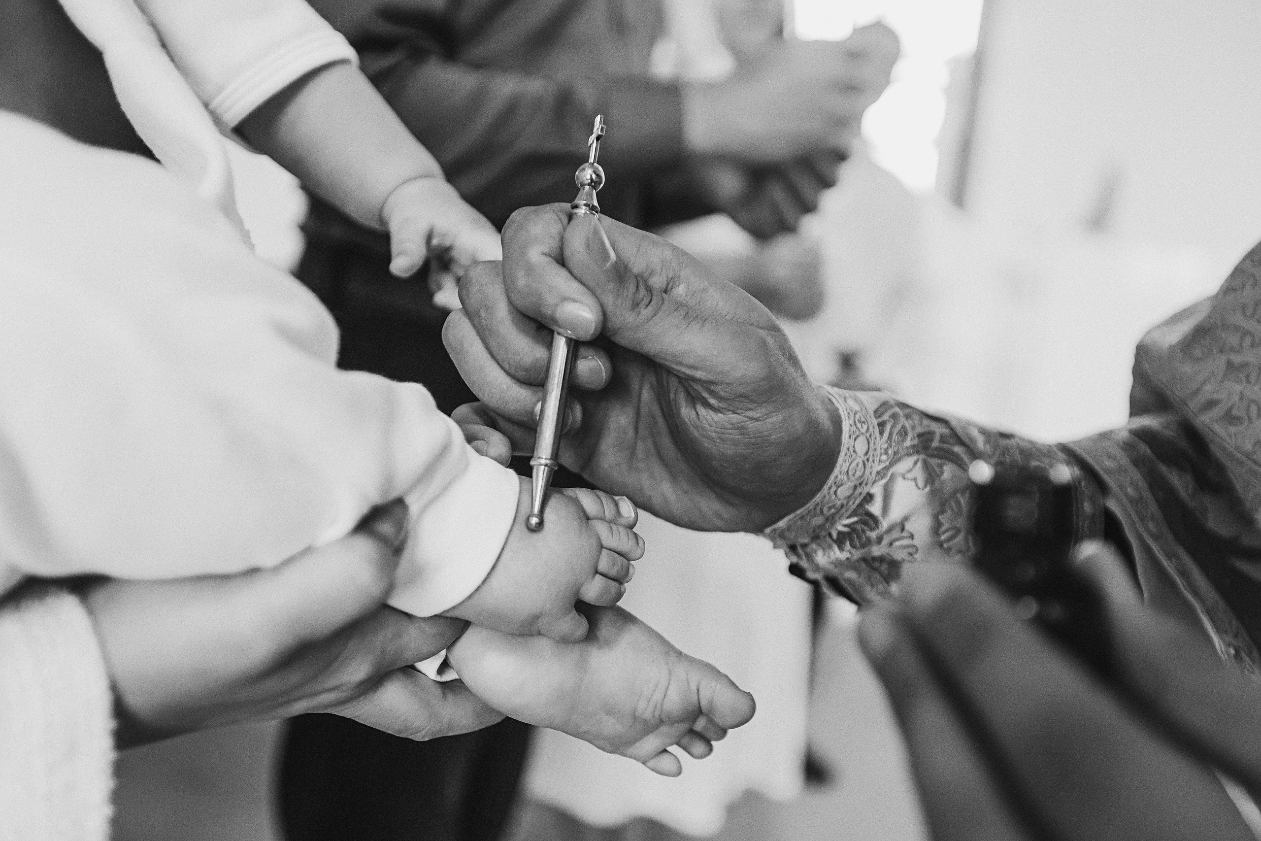 Крещение церковь около моста влюбленных. Семейный фотограф Тюмень, фотограф на роды Салмина Мария