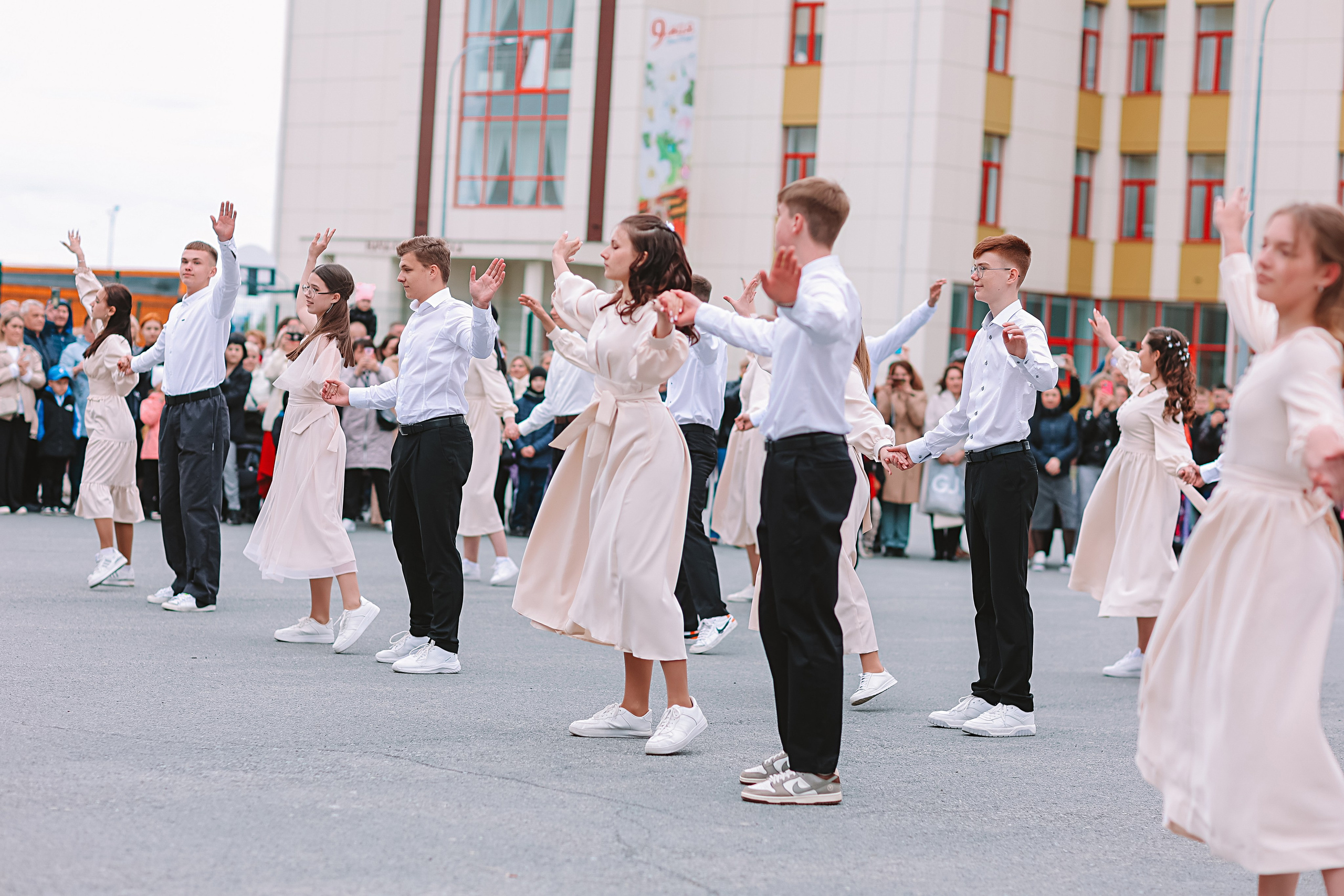 Последний звонок. Семейный фотограф Тюмень, фотограф на роды Салмина Мария
