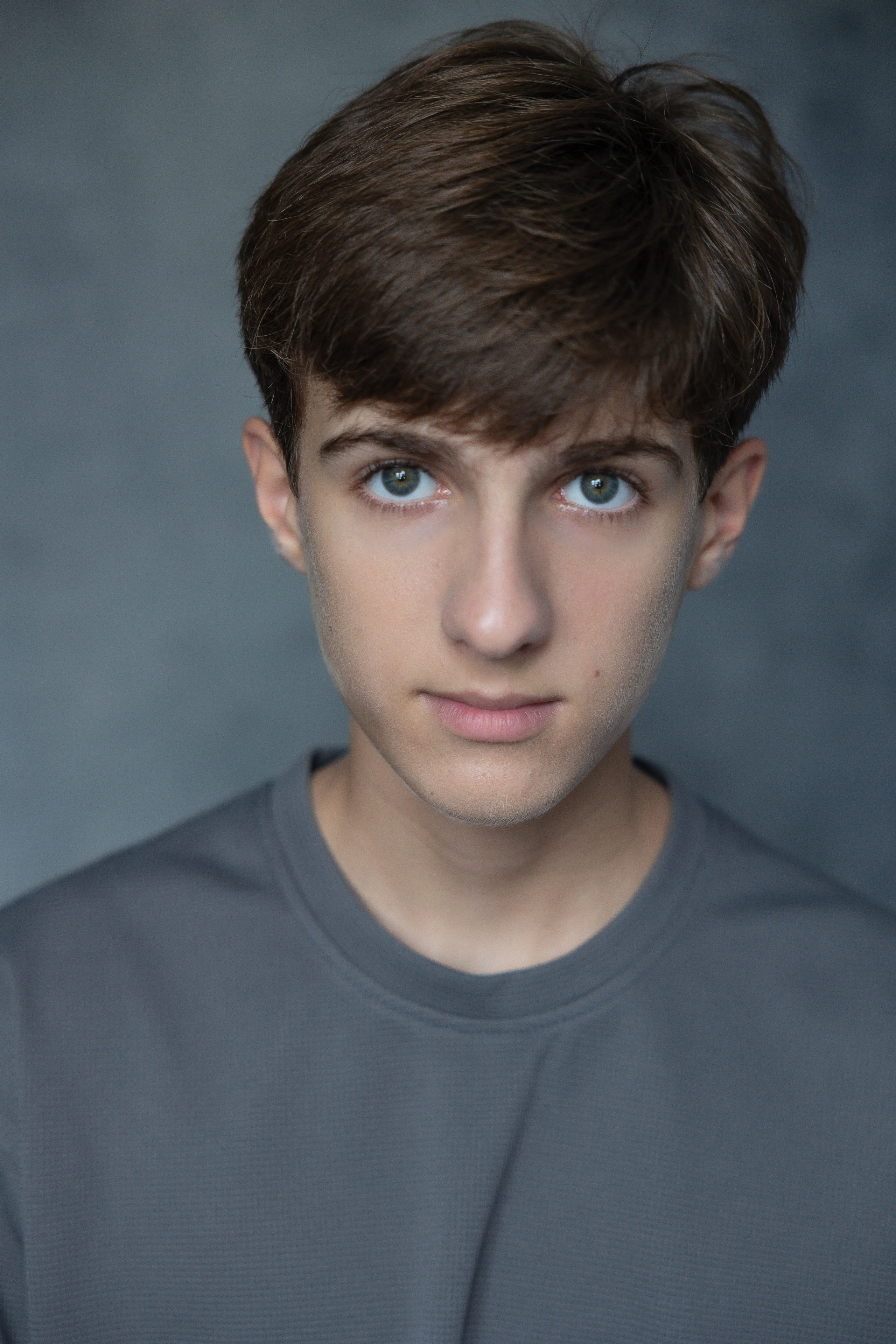 АРТЁМ. Я фотограф из Москвы к Вашим услугам