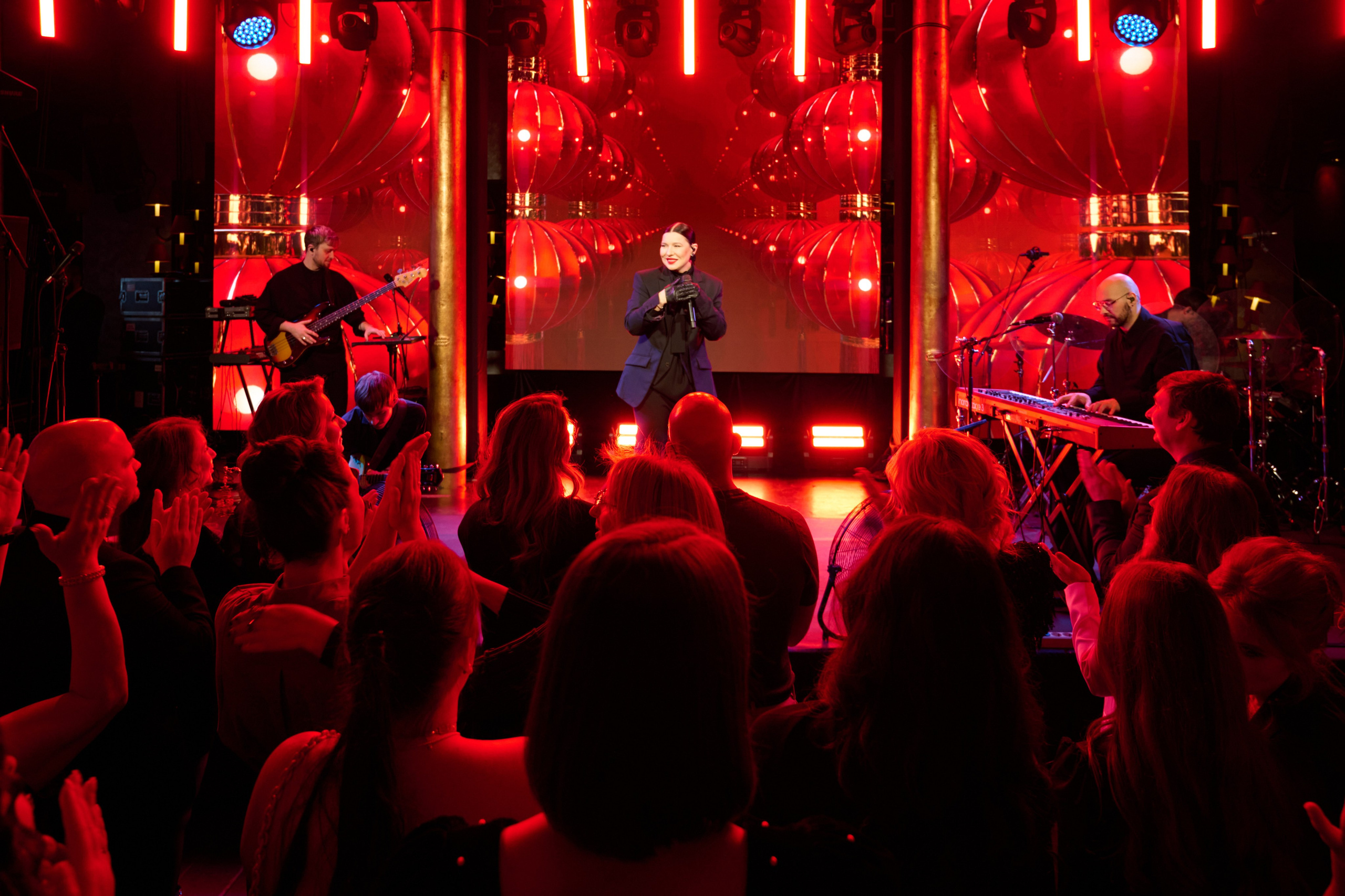 Репортажная съёмка корпоратива и концерта Елки в Петербурге и Москве