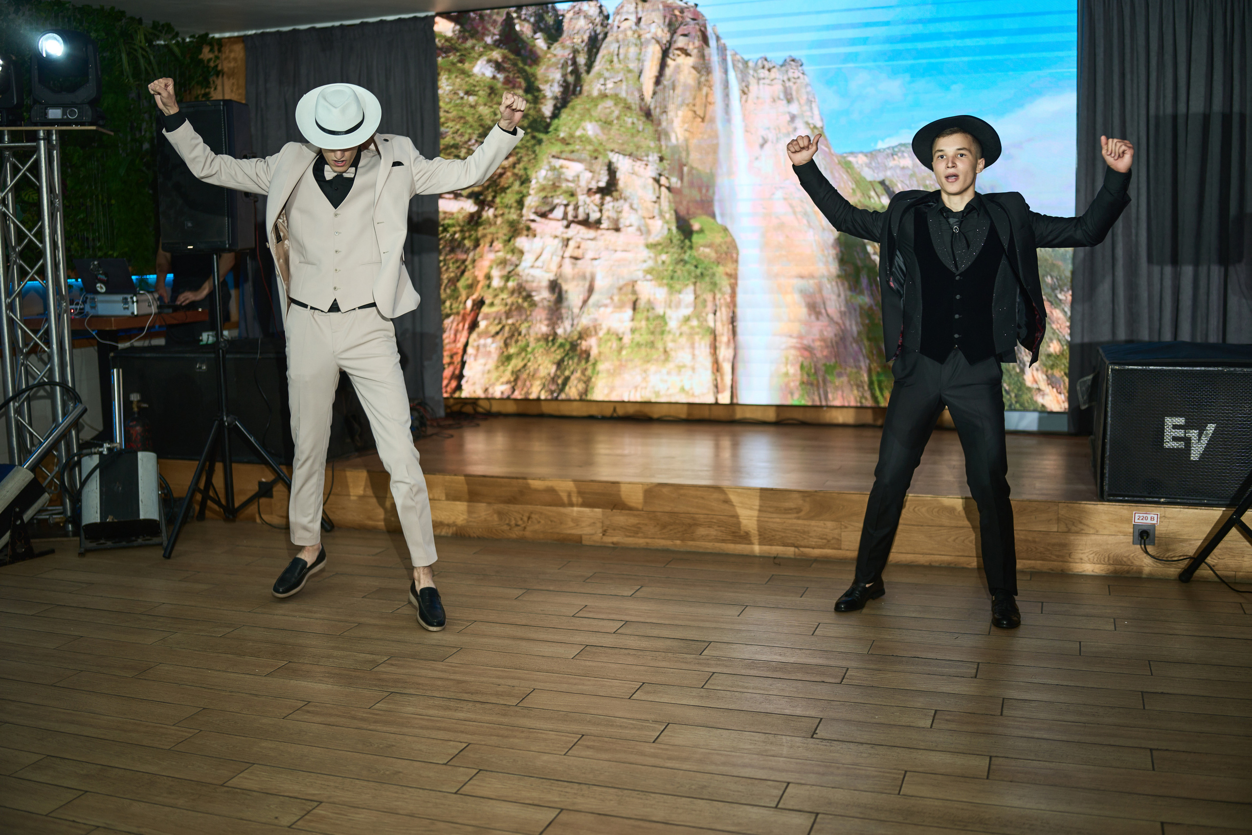 Выпускной (школа и банкет). Фотограф Олег Сотник