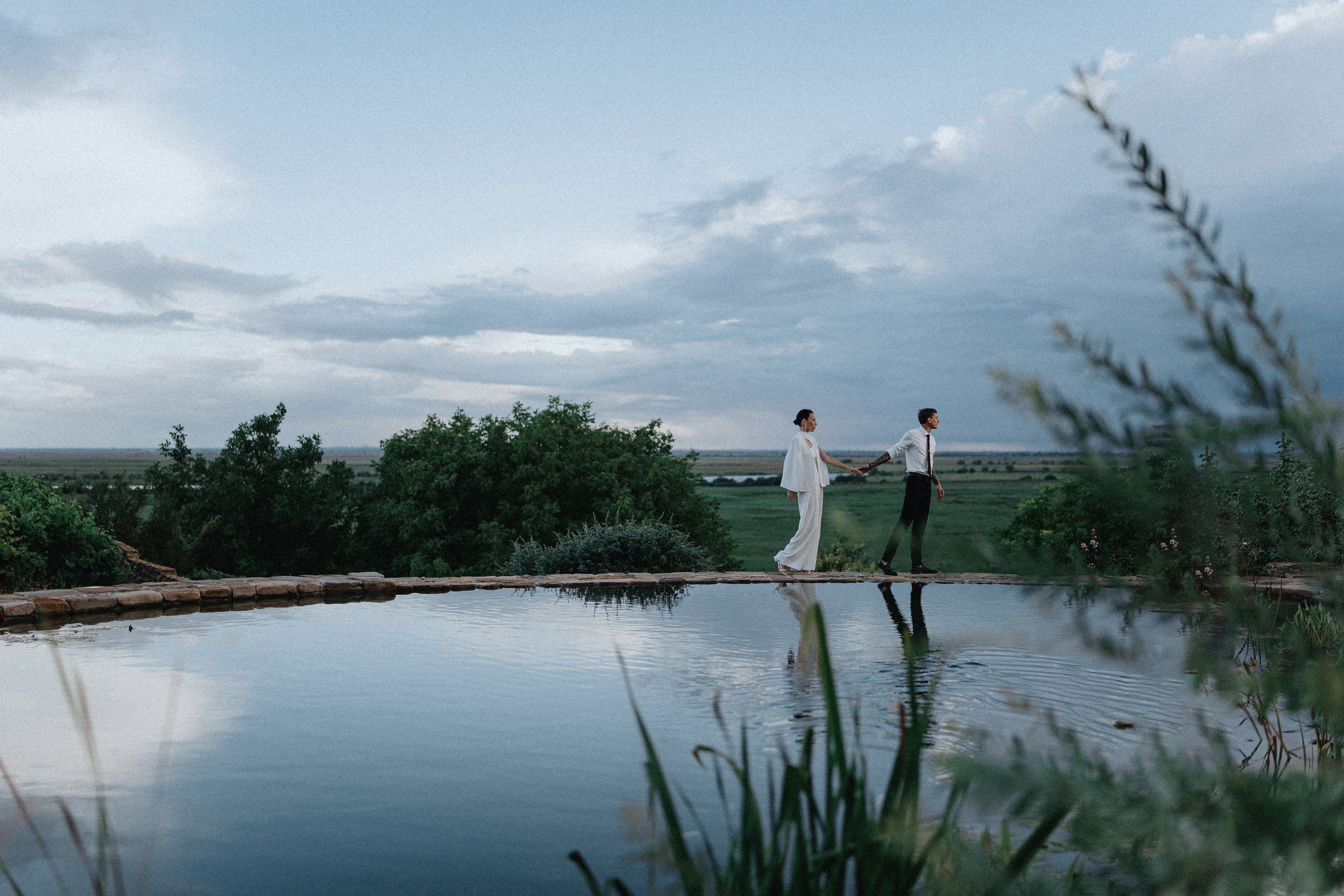 Свадебная прогулка на винодельне. Фотограф Олег Сотник