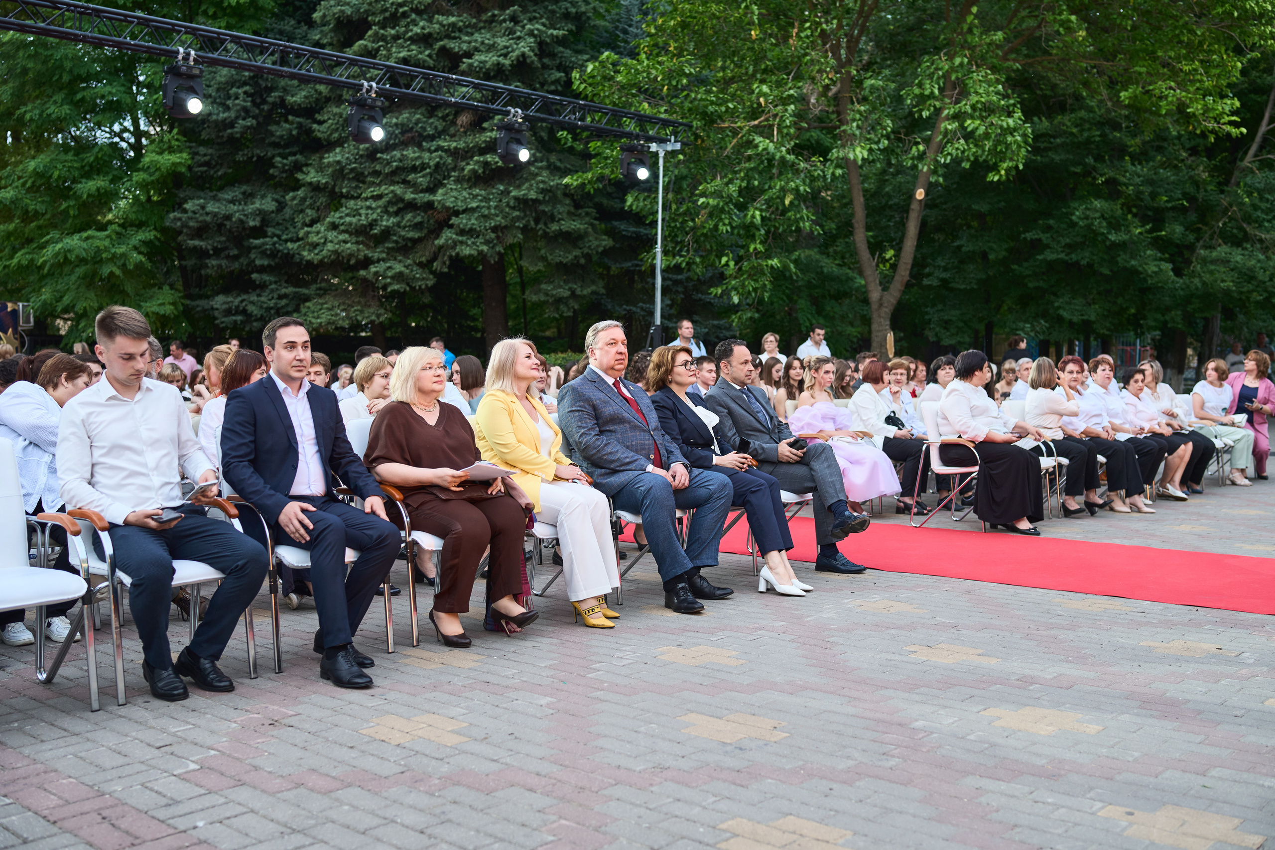 Выпускной (школа и банкет). Фотограф Олег Сотник