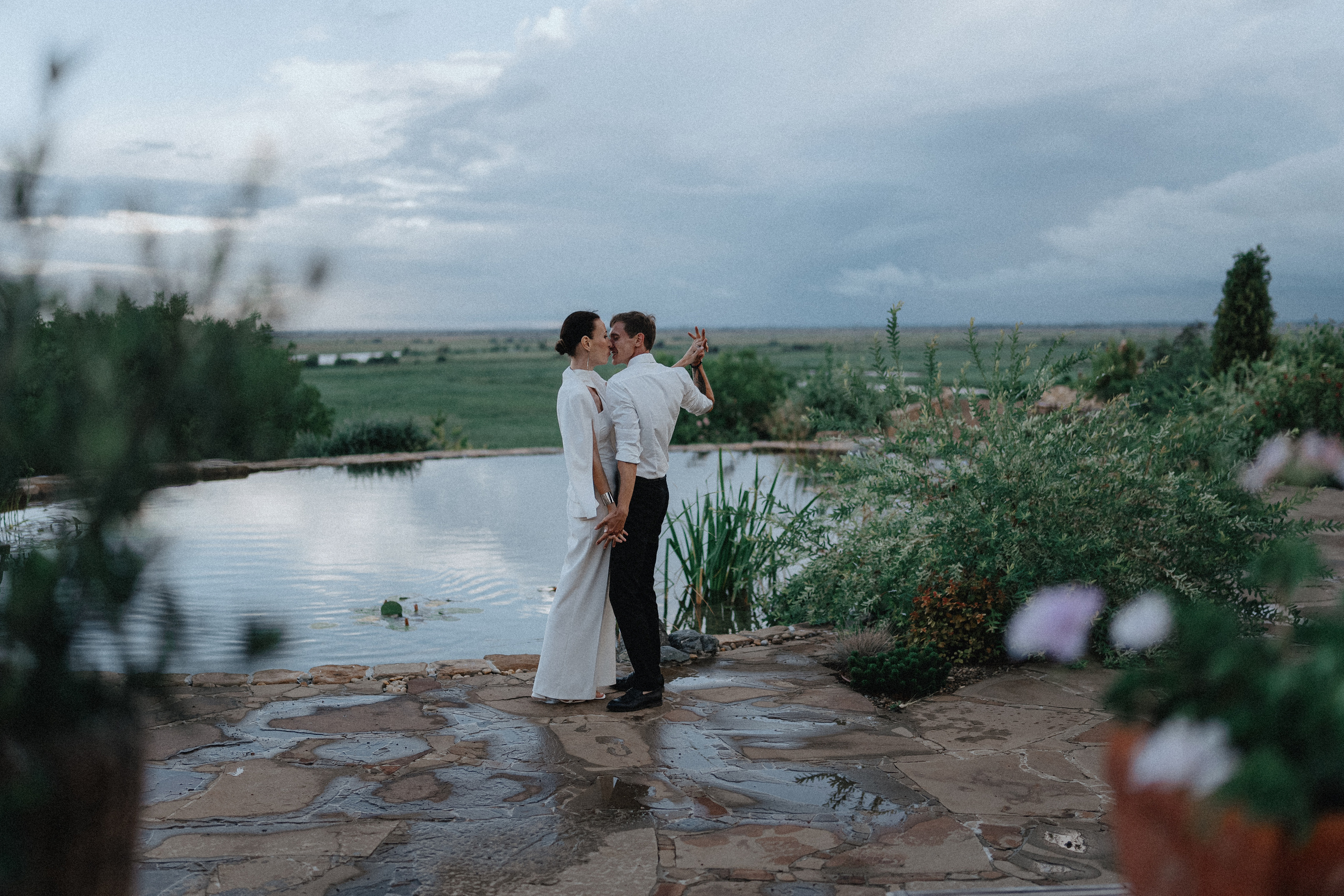 Свадебная прогулка на винодельне. Фотограф Олег Сотник