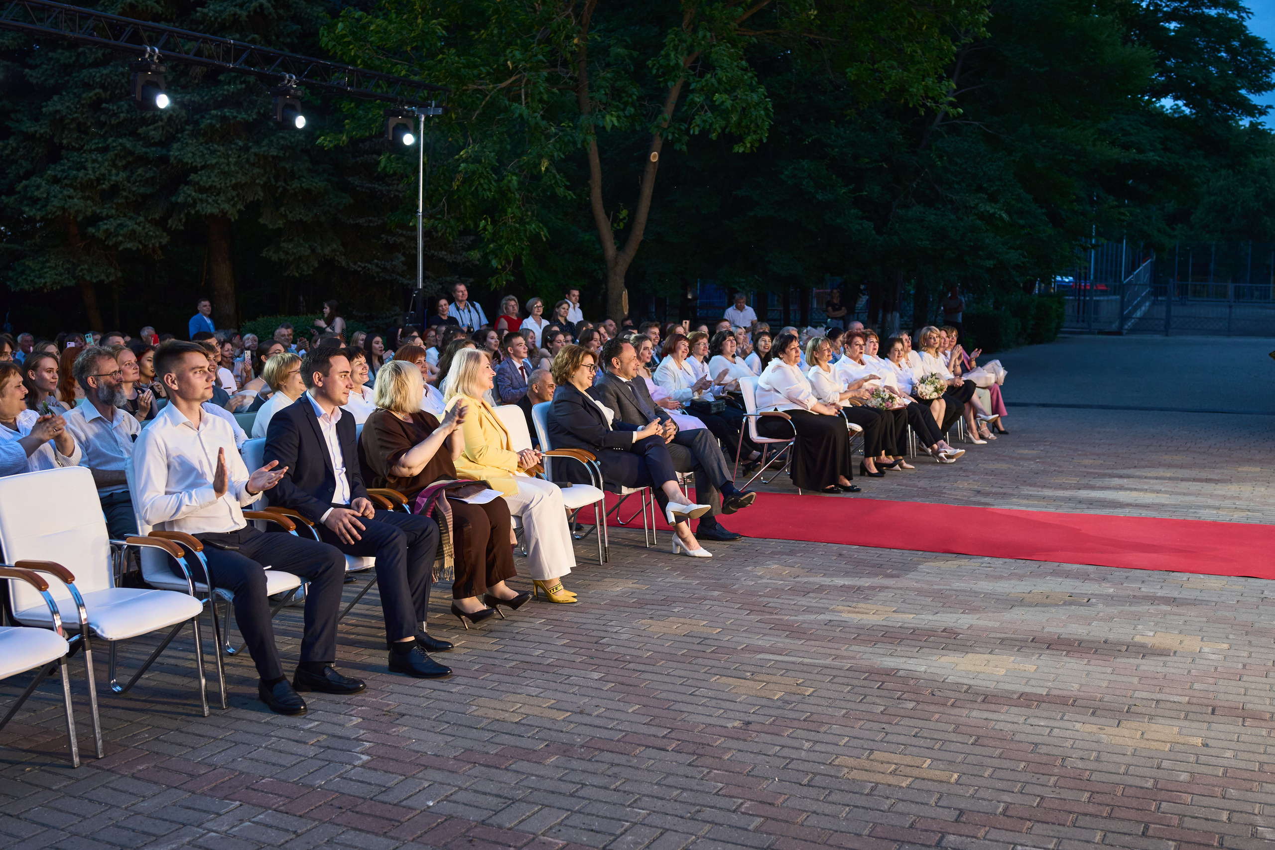 Выпускной (школа и банкет). Фотограф Олег Сотник