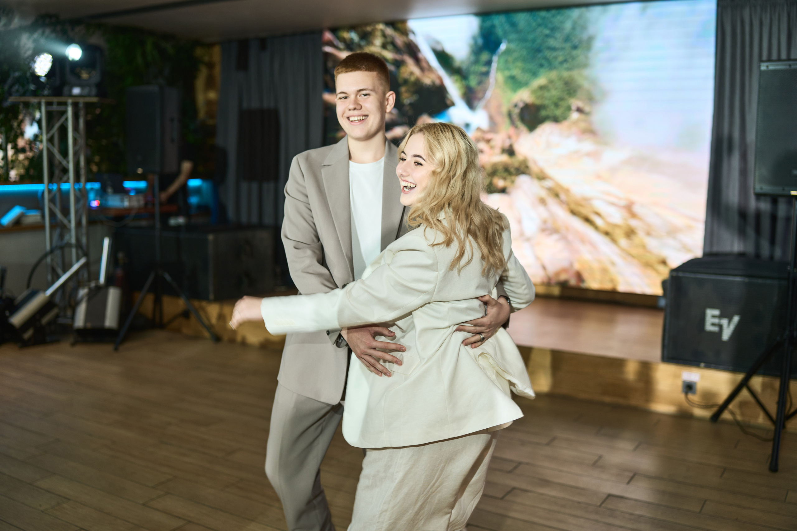 Выпускной (школа и банкет). Фотограф Олег Сотник