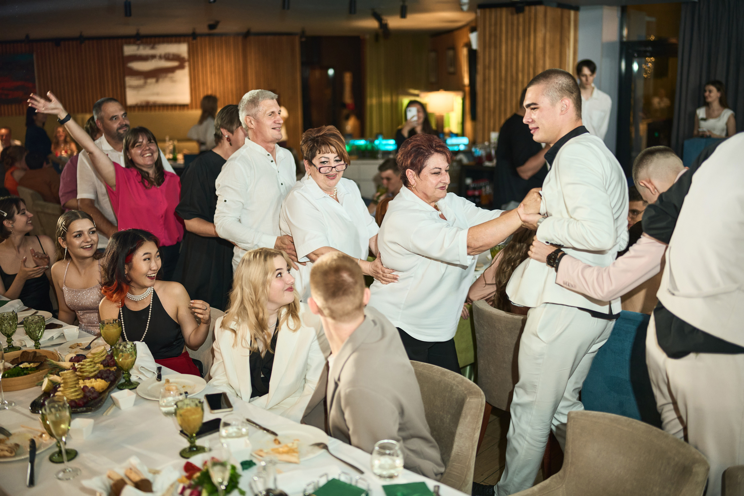 Выпускной (школа и банкет). Фотограф Олег Сотник