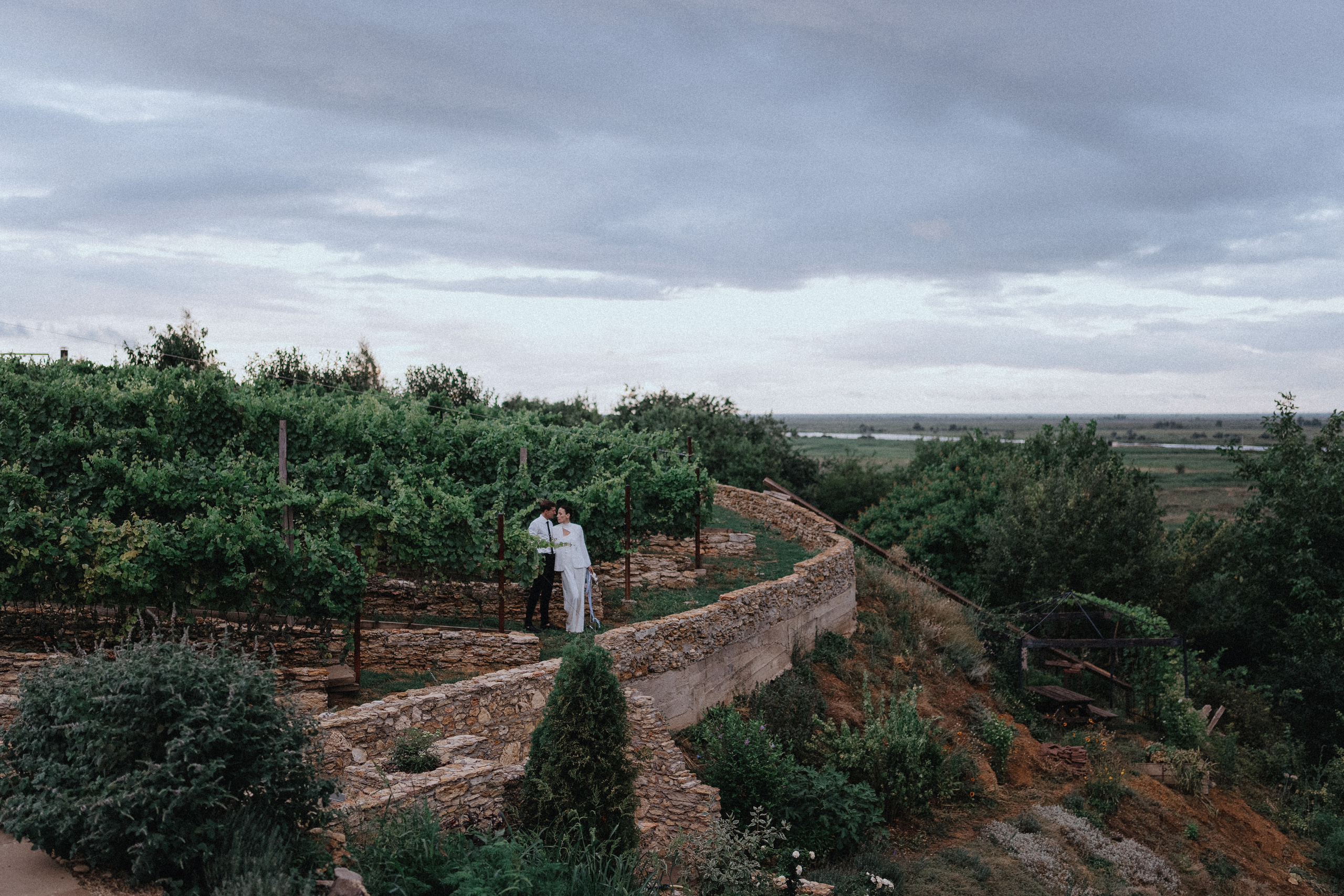 Свадебная прогулка на винодельне. Фотограф Олег Сотник