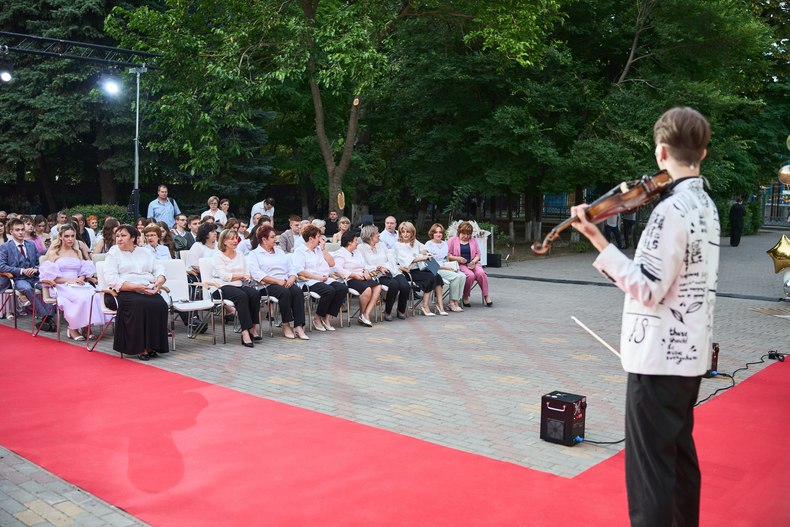 Выпускной (школа и банкет). Фотограф Олег Сотник