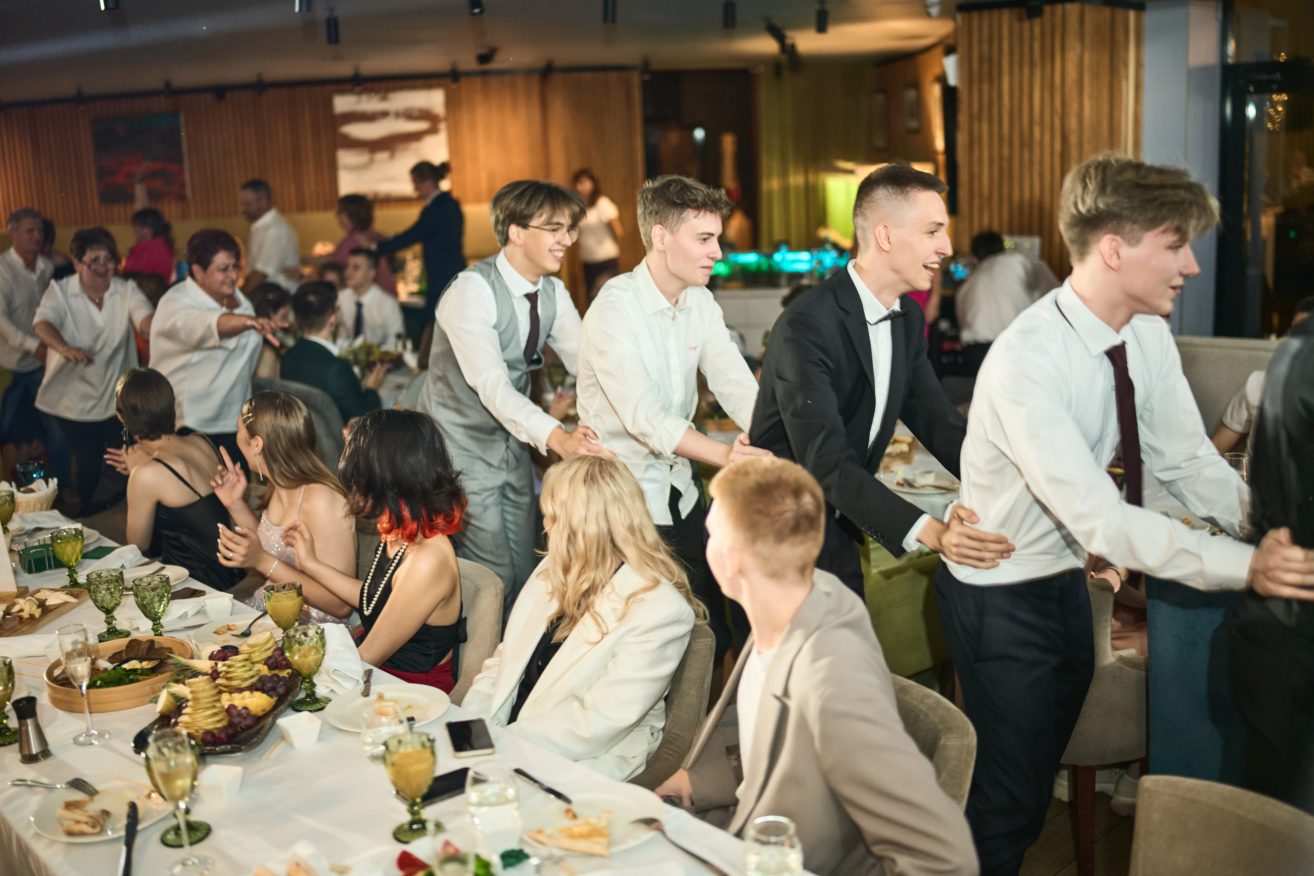 Выпускной (школа и банкет). Фотограф Олег Сотник