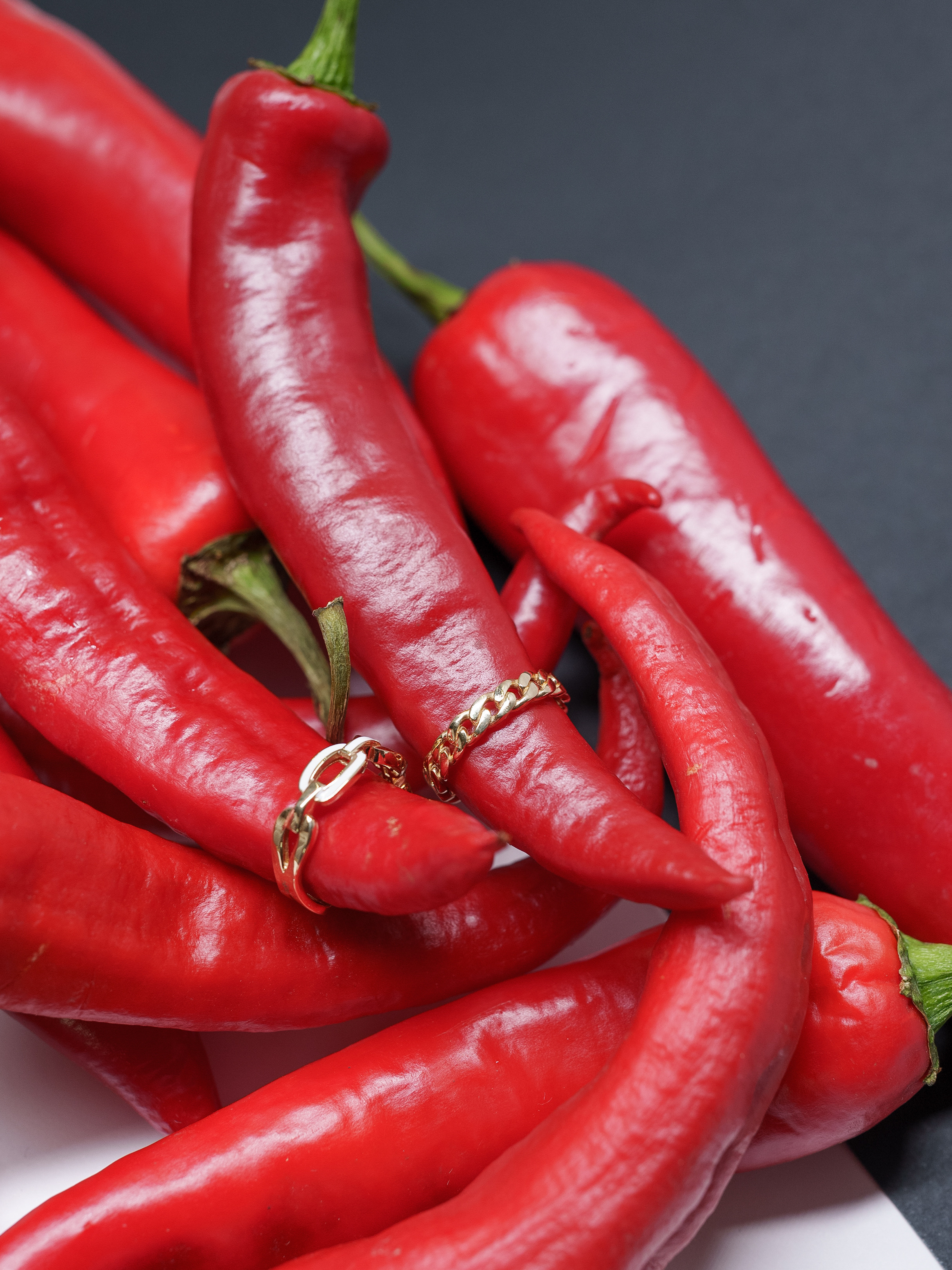 Предметная съемка ювелирных изделий для «Roberto bravo». Фотограф Олег Сотник