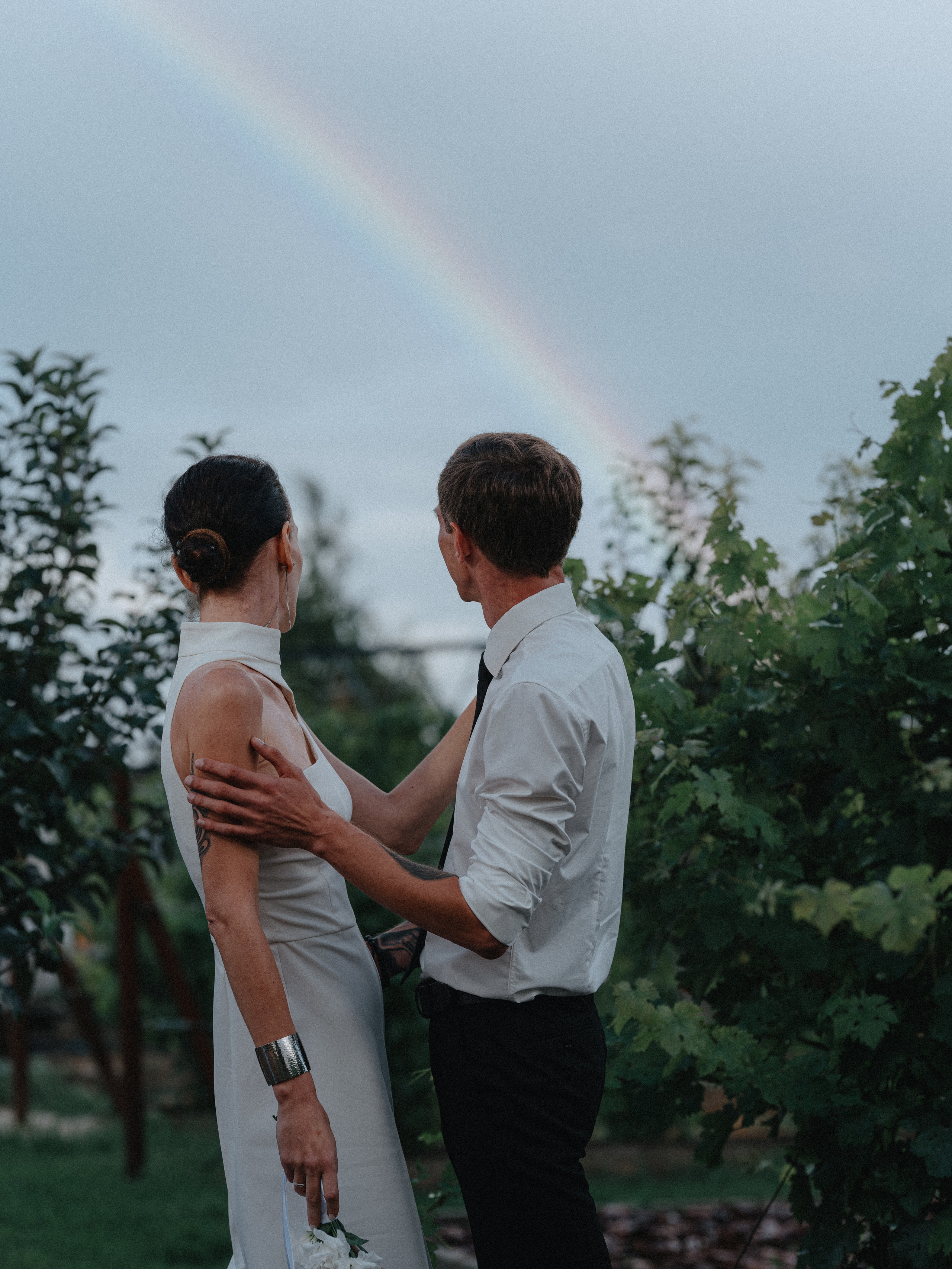 Свадебная прогулка на винодельне. Фотограф Олег Сотник