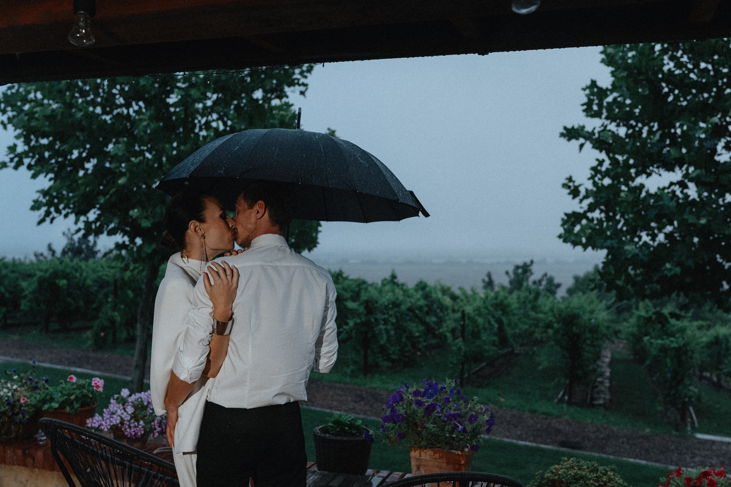 Свадебная прогулка на винодельне. Фотограф Олег Сотник